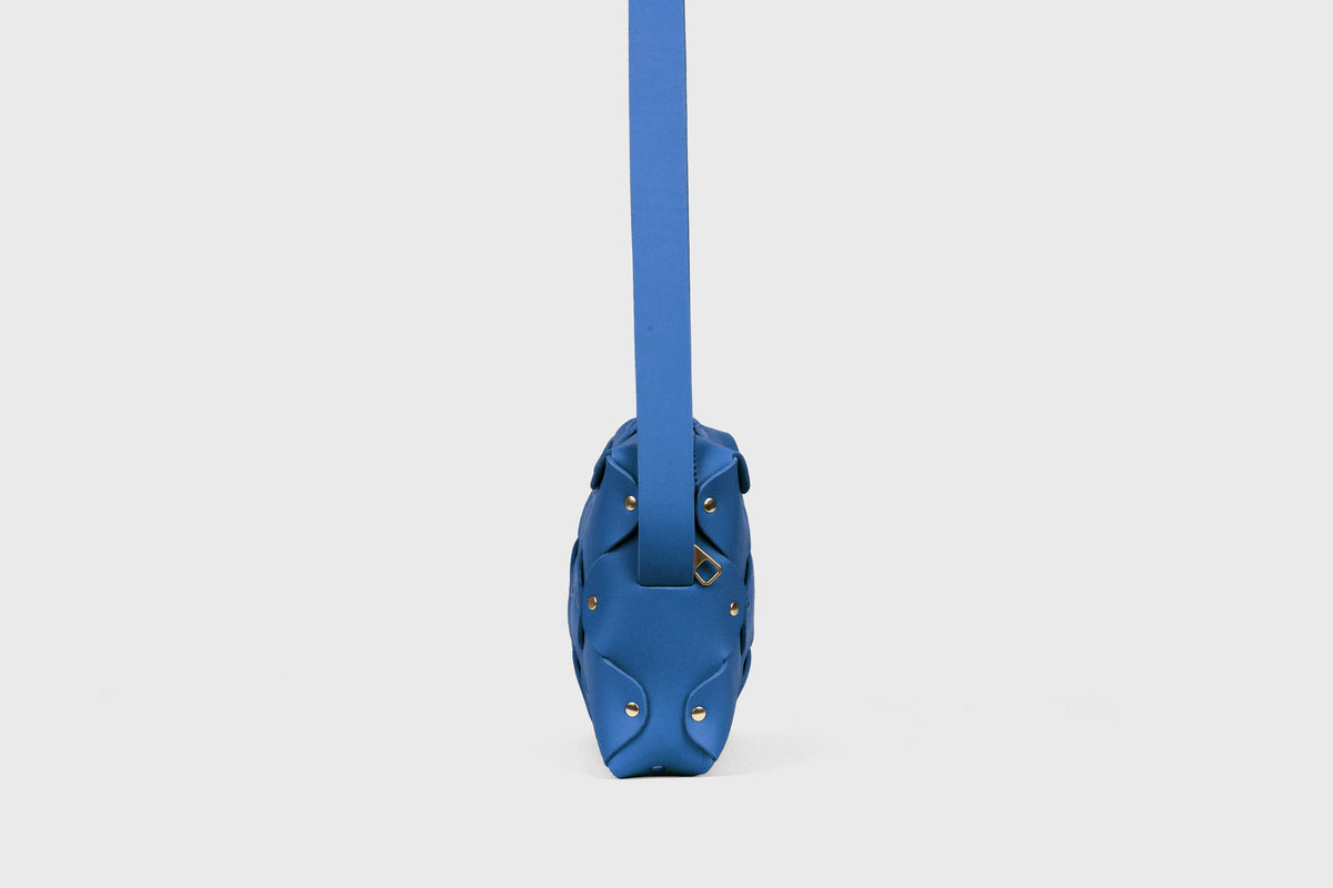 Marlin Bag Royal Blue Color Leather Zipper Crossbody Premium Quality Atelier Madre Manuel Dreesmann Barcelona Spain 4