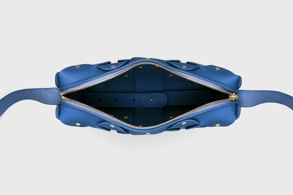 Marlin Bag Royal Blue Color Leather Zipper Crossbody Premium Quality Atelier Madre Manuel Dreesmann Barcelona Spain 5