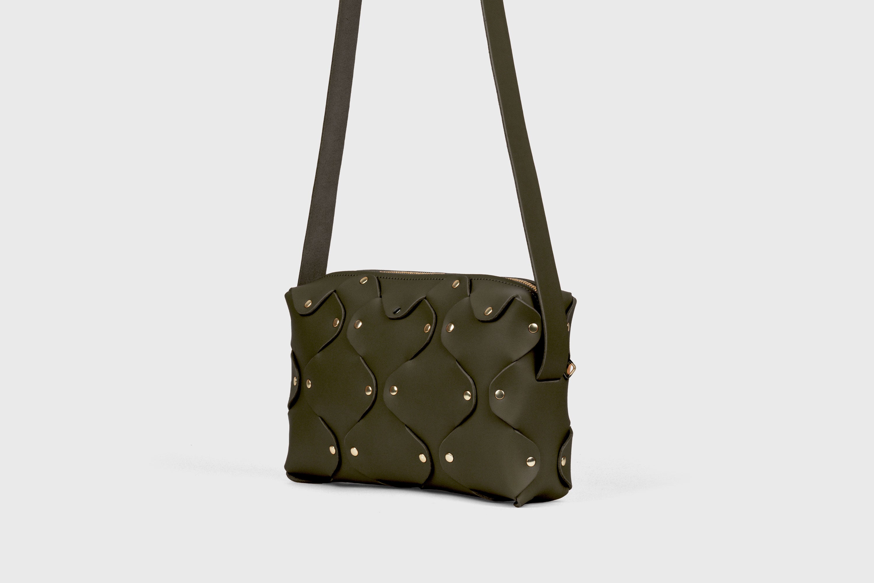 Sac en cuir Marlin, vert olive, rivets en laiton de qualité, pochette carrée minimaliste à fermeture éclair, sac à bandoulière, pochette de soirée, sac d'atelier Madre Manuel Dreesmann Barcelone