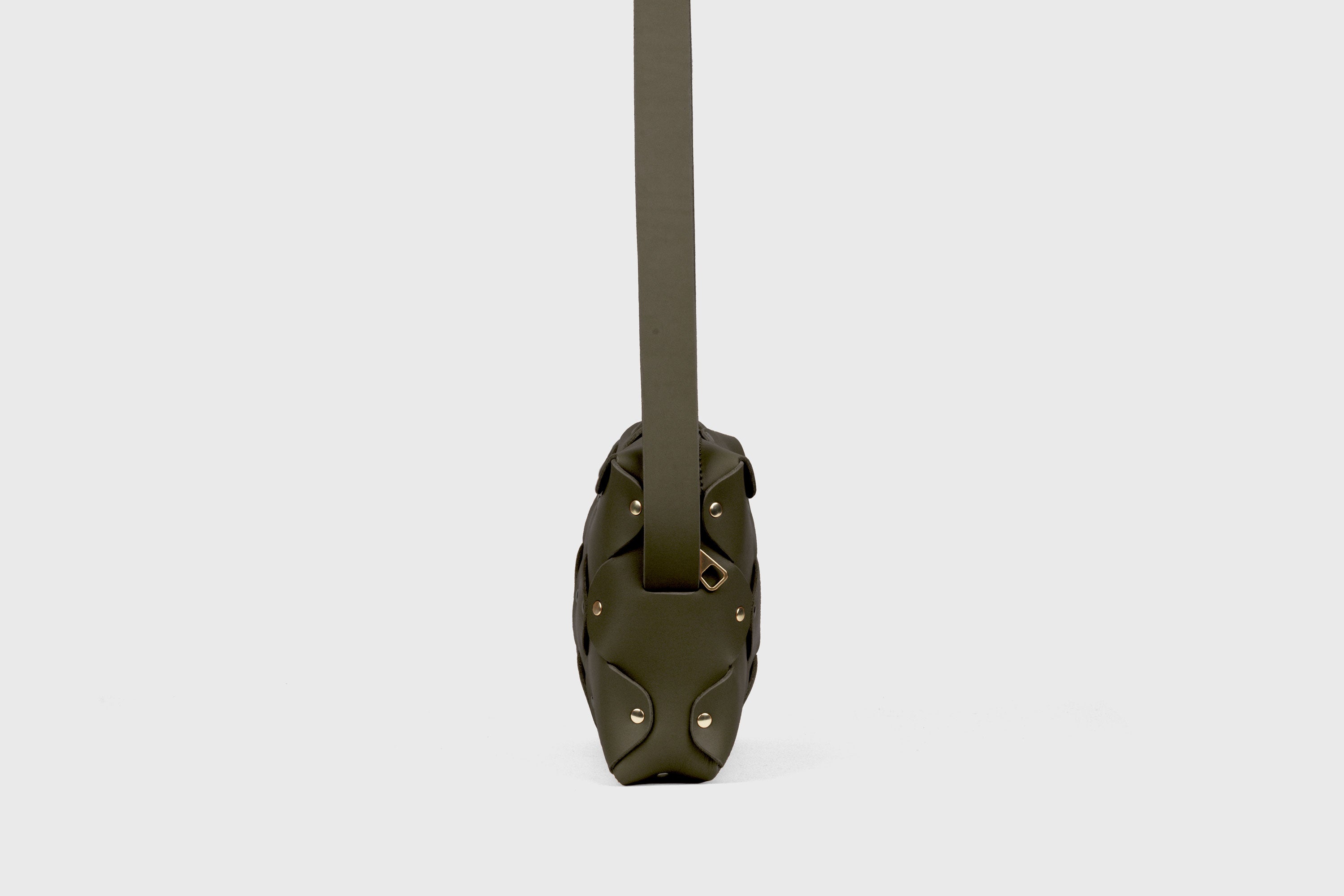 Sac en cuir Marlin, vert olive, rivets en laiton de qualité, pochette carrée minimaliste à fermeture éclair, sac à bandoulière, pochette de soirée, sac d'atelier Madre Manuel Dreesmann Barcelone