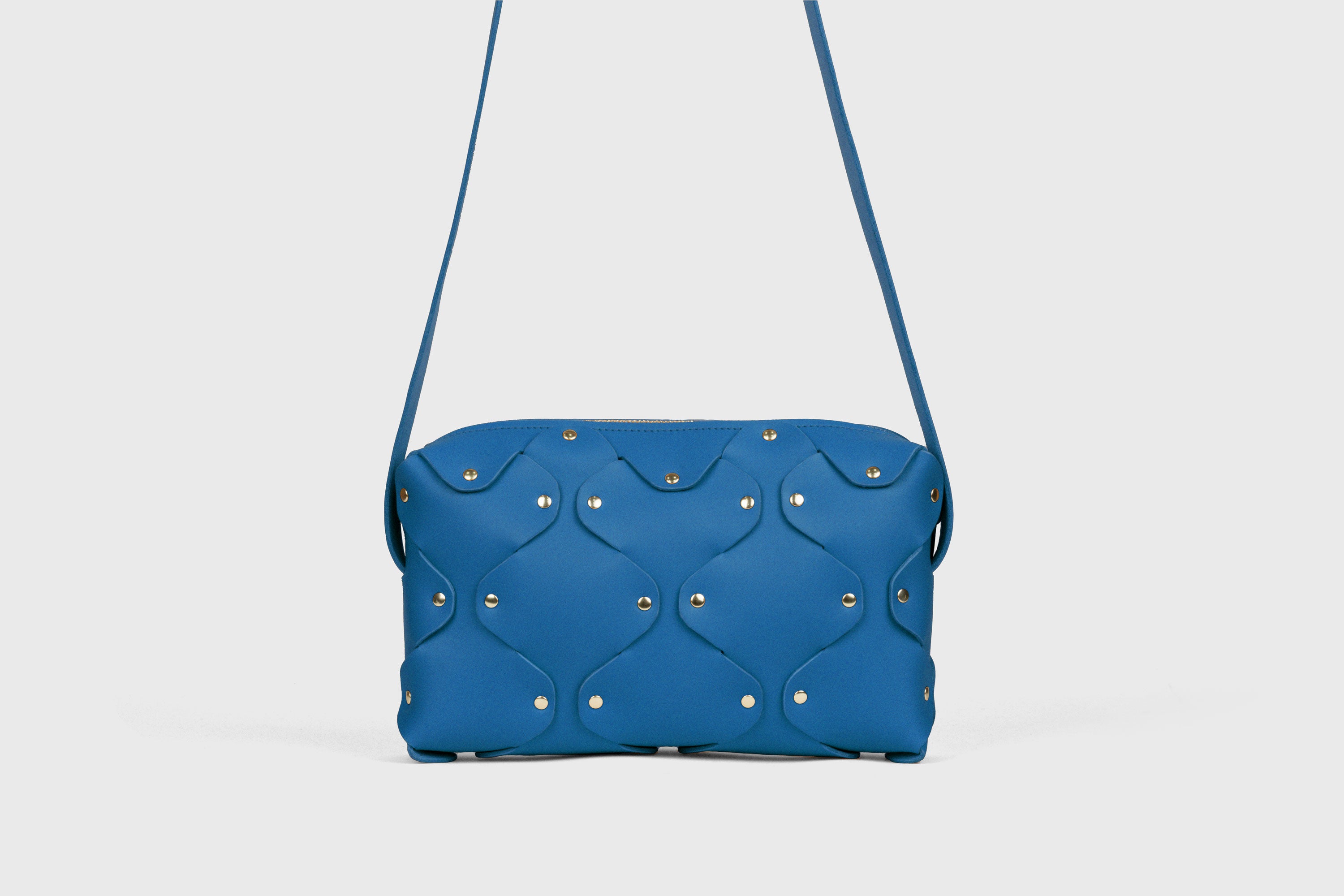 Sac en cuir Marlin, bleu roi, rivets en laiton de qualité, pochette carrée minimaliste à fermeture éclair, sac à bandoulière, pochette de soirée, sac d'atelier Madre Manuel Dreesmann Barcelone