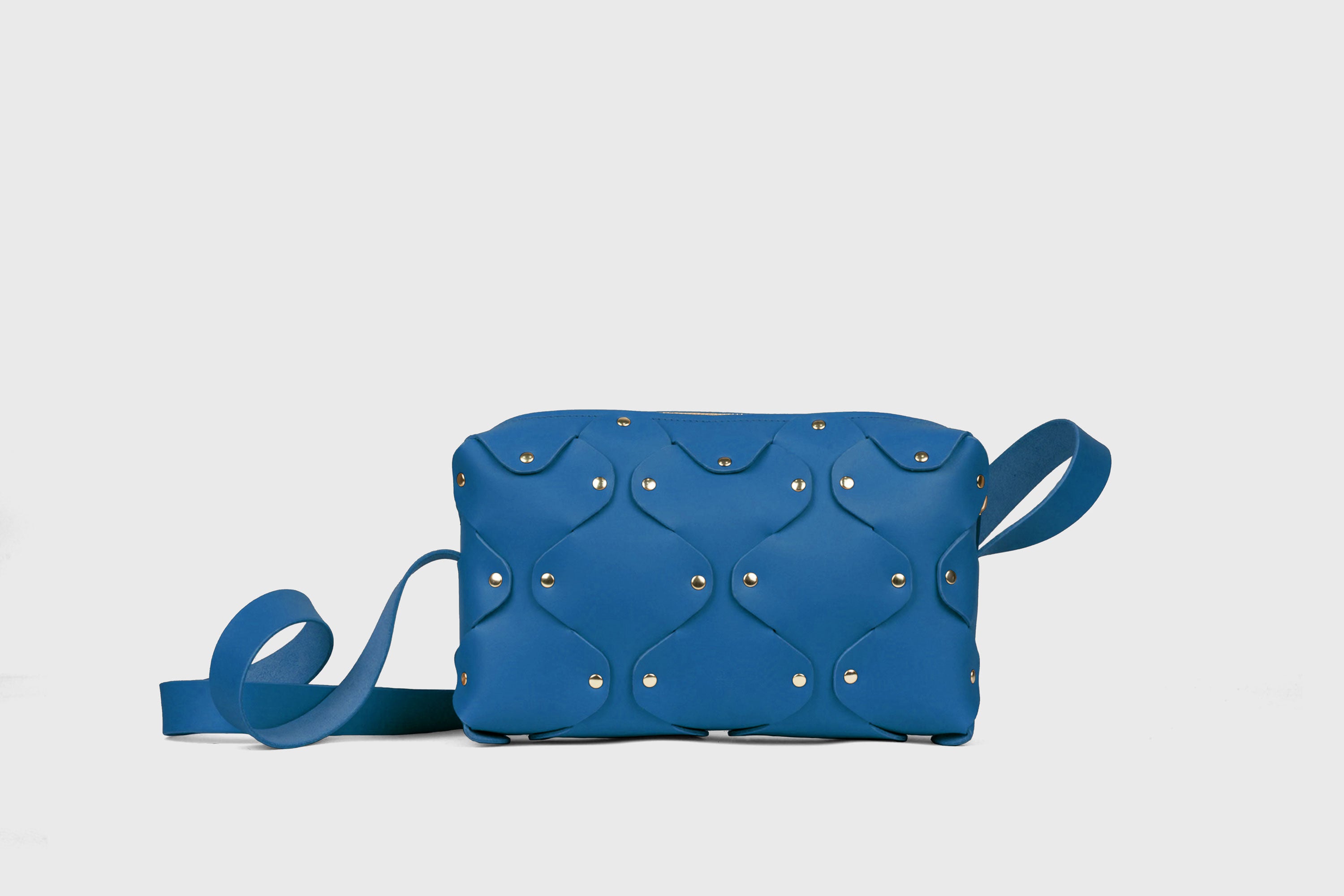 Sac en cuir Marlin, bleu roi, rivets en laiton de qualité, pochette carrée minimaliste à fermeture éclair, sac à bandoulière, pochette de soirée, sac d'atelier Madre Manuel Dreesmann Barcelone