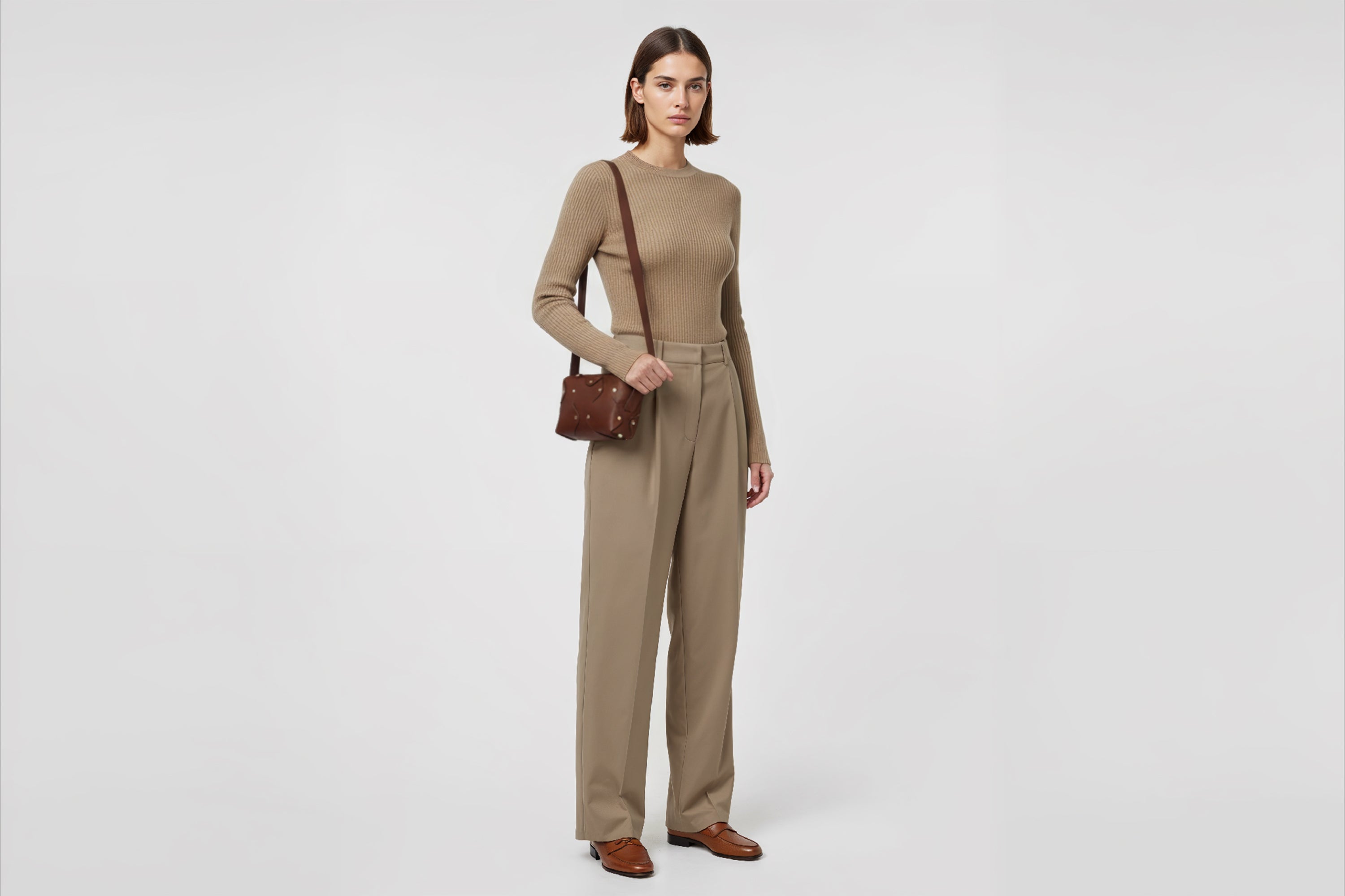 Marlin Leather Bag Small Dark Brown Color On A Woman Model Premium Quality Minimalist Design Atelier Madre Manuel Dreesmann Barcelona Spain