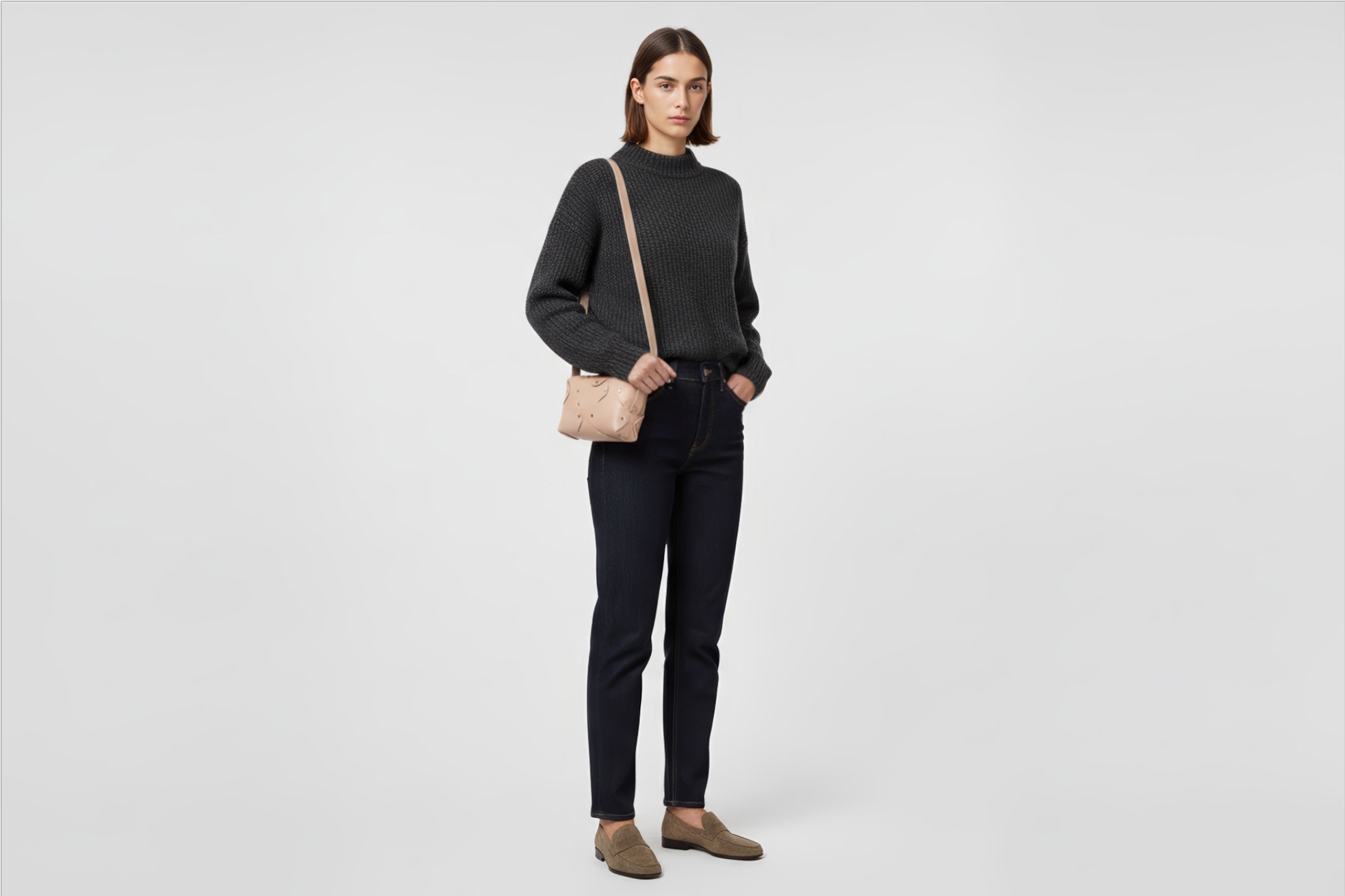 Marlin Leather Bag Small Natural Color On A Woman Model Premium Quality Minimalist Design Atelier Madre Manuel Dreesmann Barcelona Spain