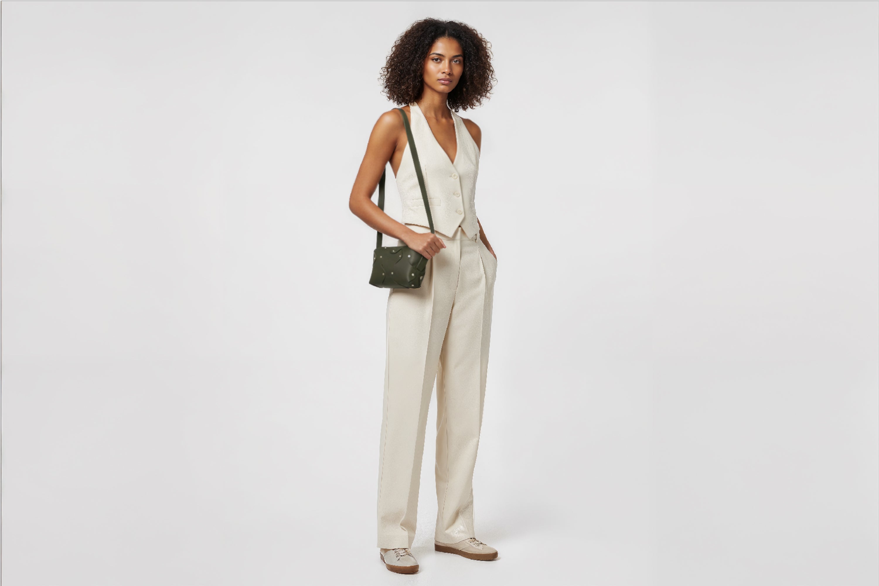 Marlin Leather Bag Small Olive Green Color On A Woman Model Premium Quality Minimalist Design Atelier Madre Manuel Dreesmann Barcelona Spain