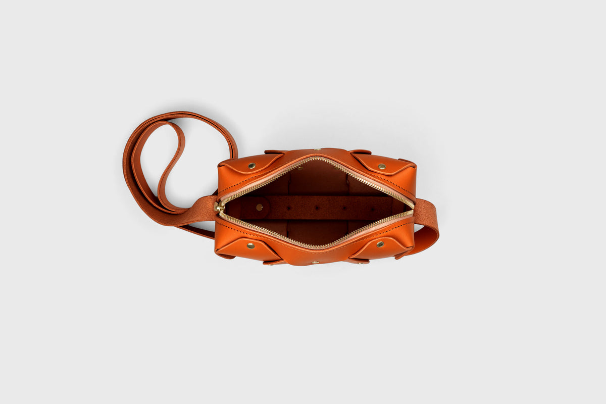 Marlin Leather Bag Orange Color Leather Atelier Madre Manuel Dreesmann Barcelona Spain 5