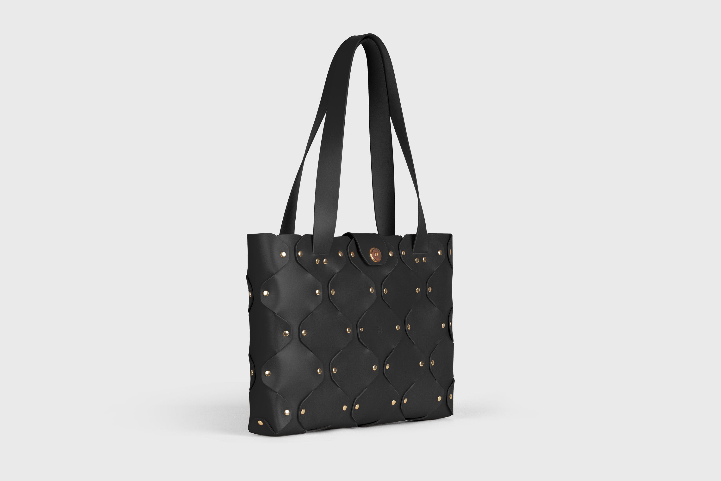 Marlin Tote Bag In Black Color In Vegetable Tanned Leather With Rivets Atelier Madre Manuel Dreesmann Barcelona Spain