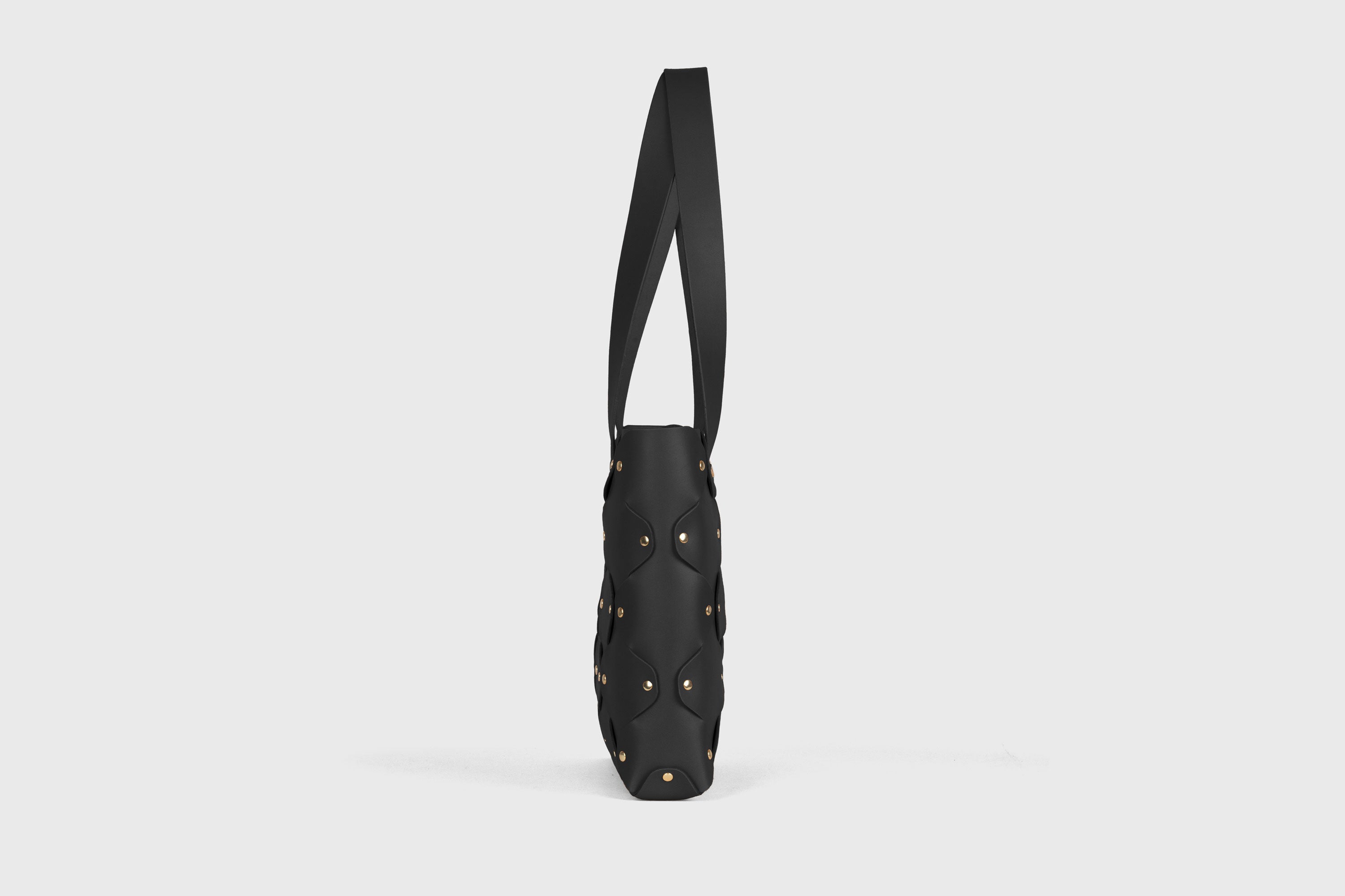 Marlin Tote Bag In Black Color In Vegetable Tanned Leather With Rivets Atelier Madre Manuel Dreesmann Barcelona Spain