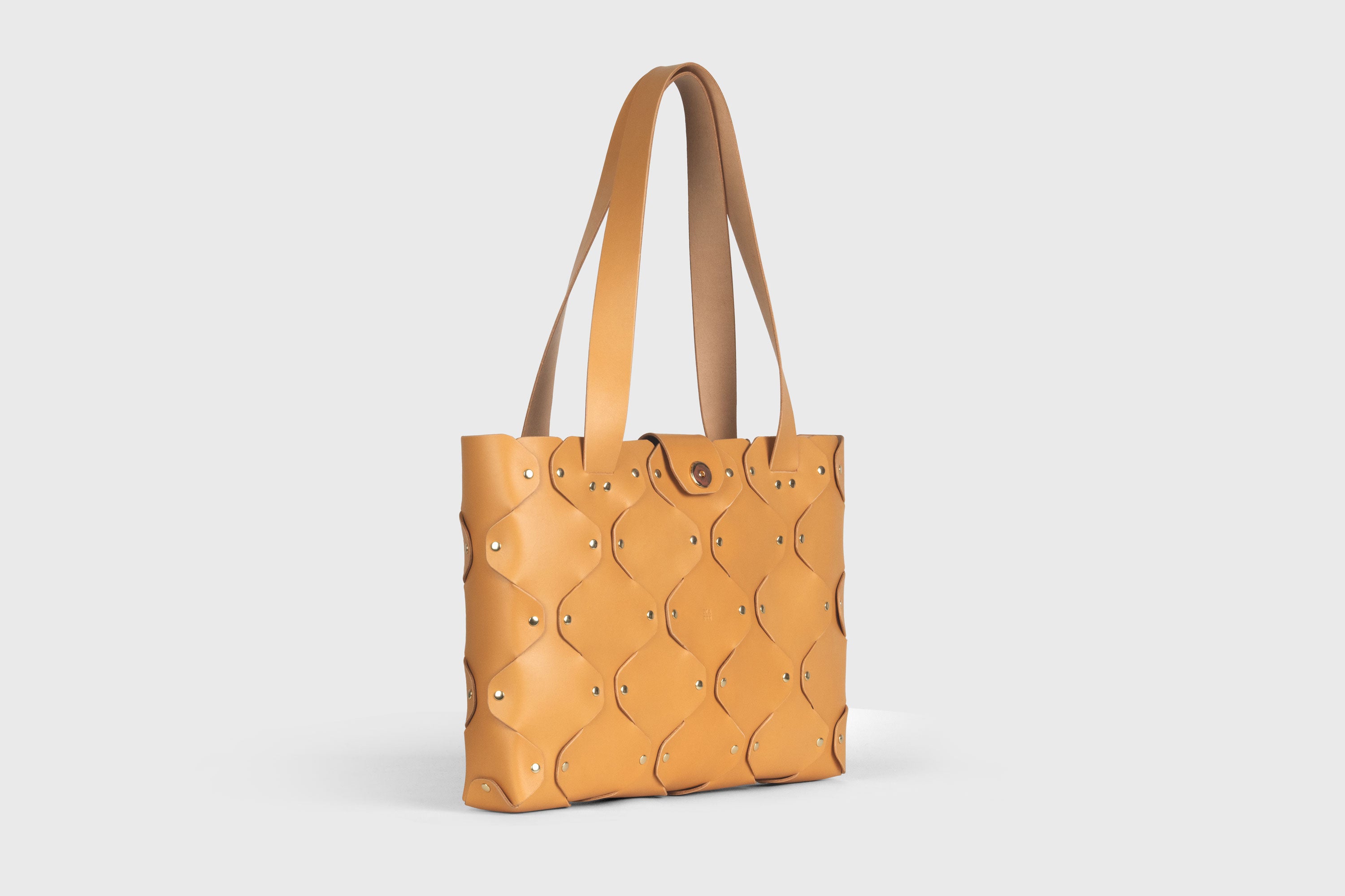 Marlin Tote Bag In Brown Color In Vegetable Tanned Leather With Rivets Atelier Madre Manuel Dreesmann Barcelona Spain