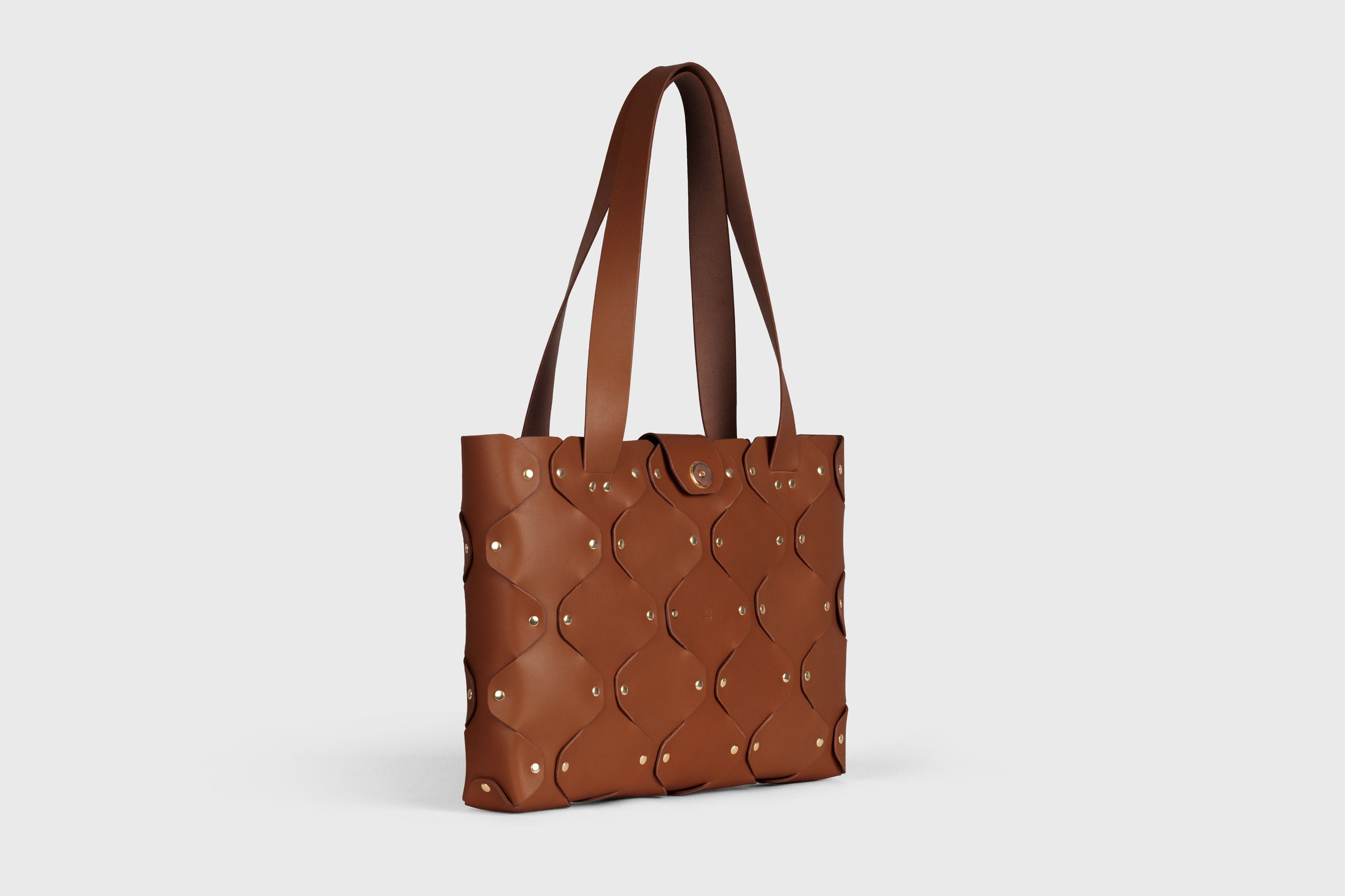 Marlin Tote Bag In Dark Brown Color In Vegetable Tanned Leather With Rivets Atelier Madre Manuel Dreesmann Barcelona Spain