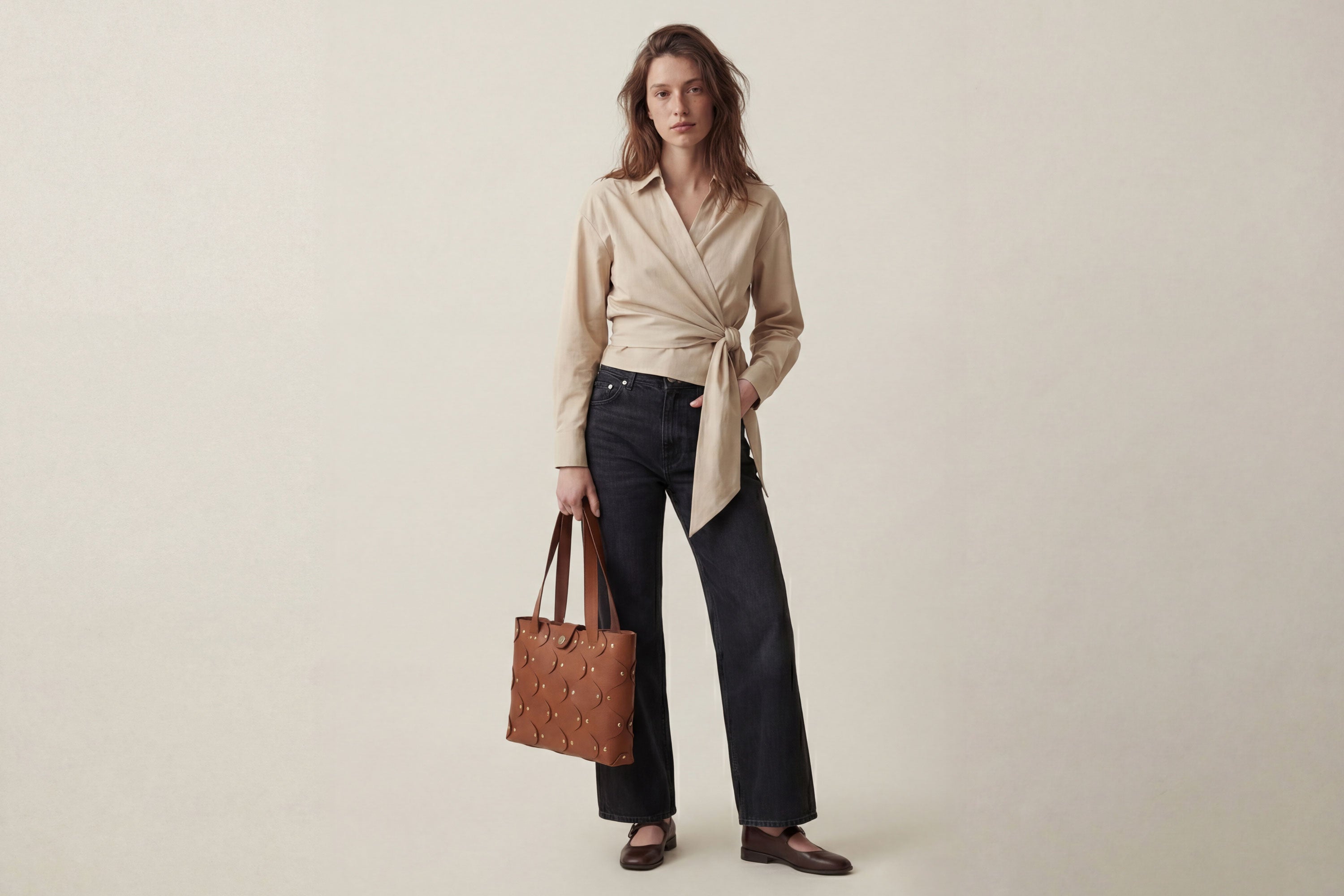 Marlin Tote Bag In Dark Brown Color On Model In Vegetable Tanned Leather With Rivets Atelier Madre Manuel Dreesmann Barcelona Spain