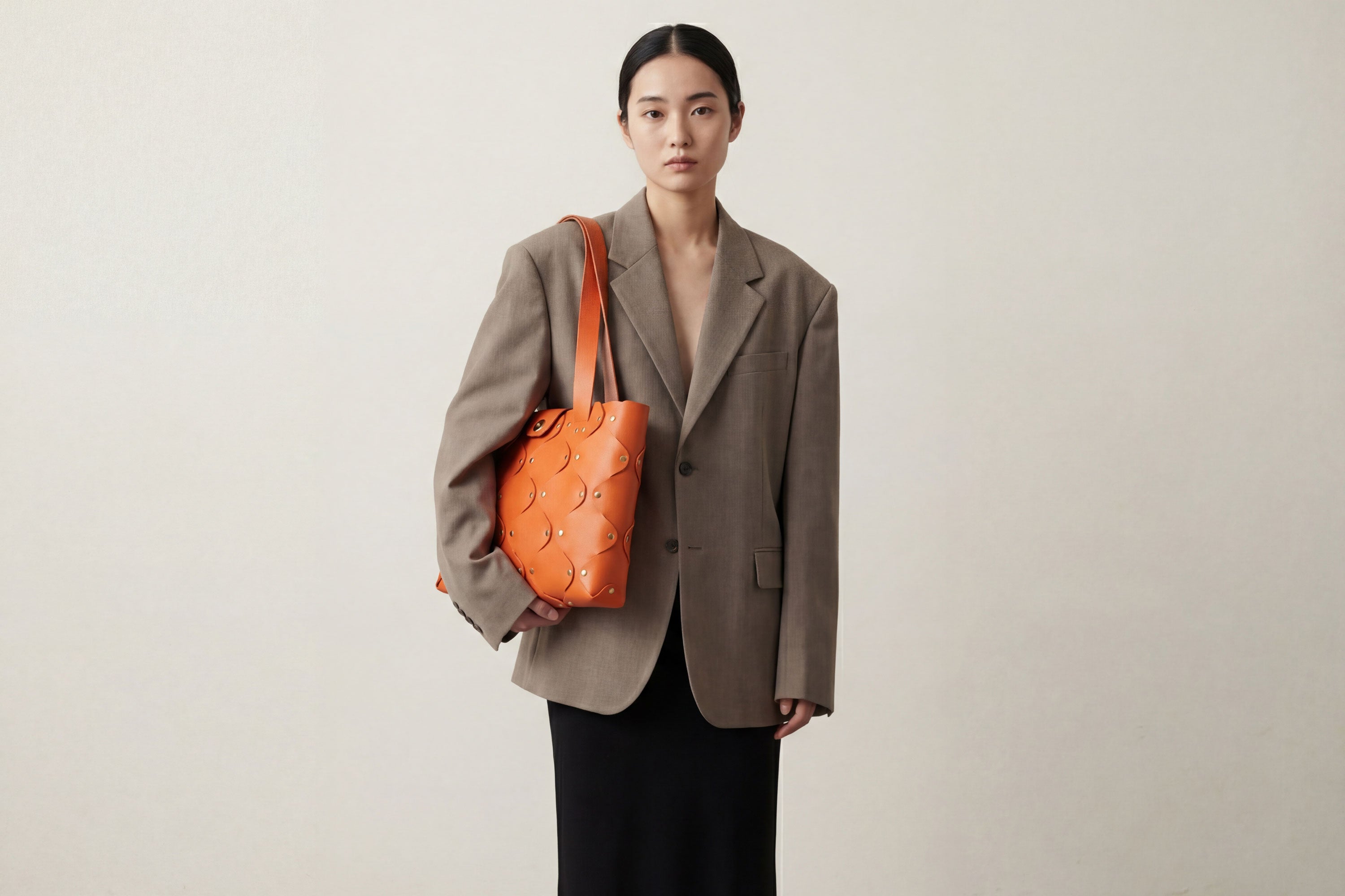 Marlin Tote Bag In Orange Color On Model In Vegetable Tanned Leather With Rivets Atelier Madre Manuel Dreesmann Barcelona Spain