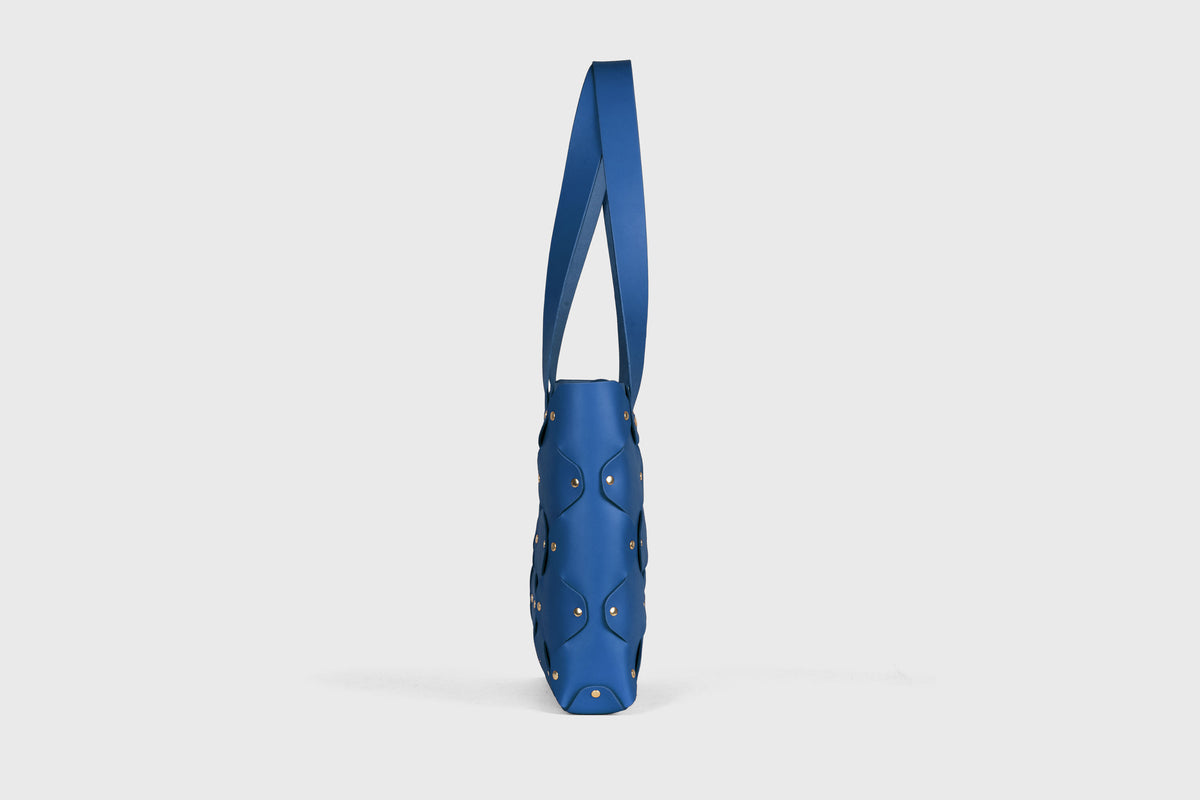 Marlin Tote Bag Royal Blue Color Leather Atelier Madre Manuel Dreesmann Barcelona Spain 3