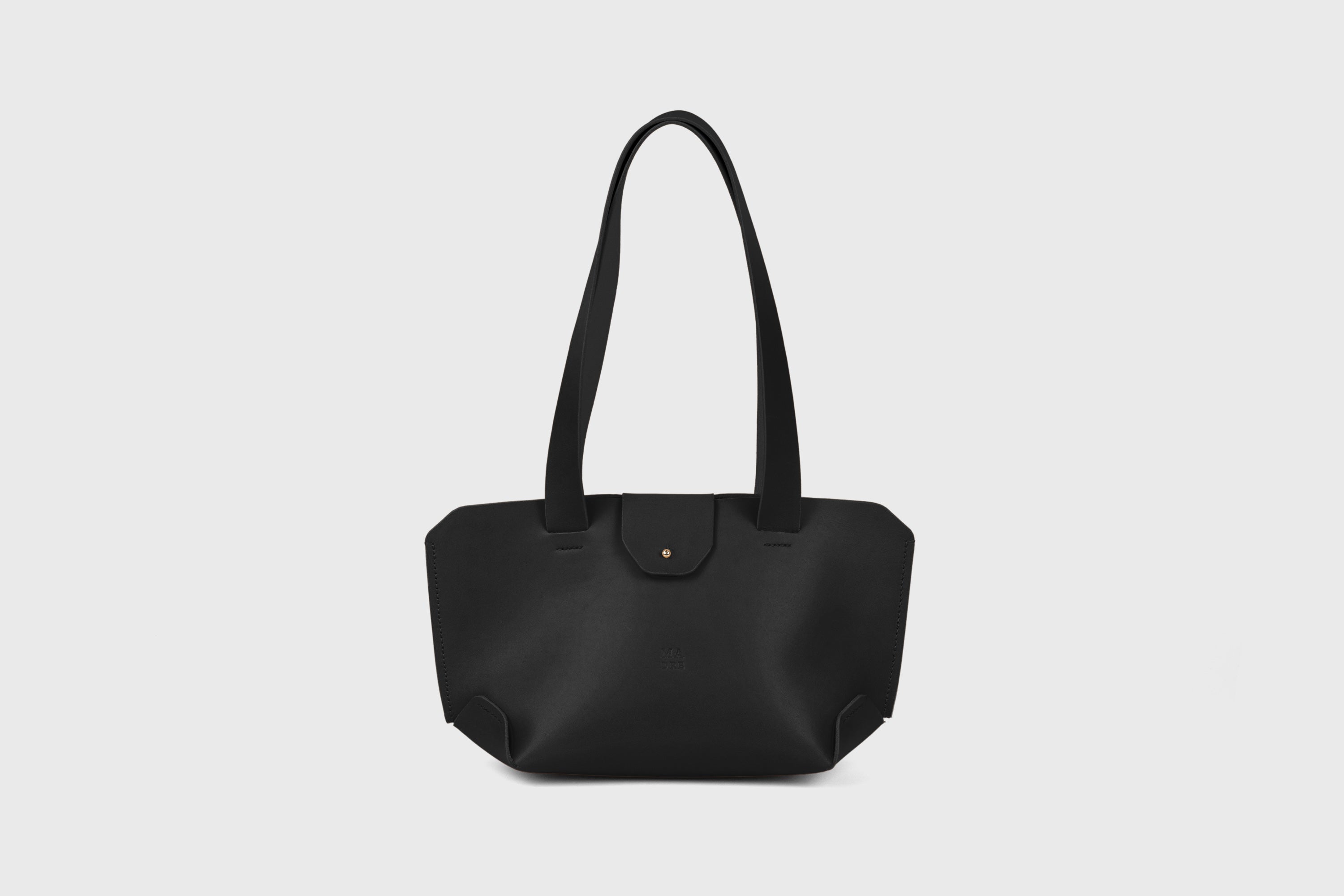 Medium Tote Bag With Flap In Black Colour In Vegetable Tanned Leather Minimalistic Design Atelier Madre Manuel Dreesmann Barcelona Spain