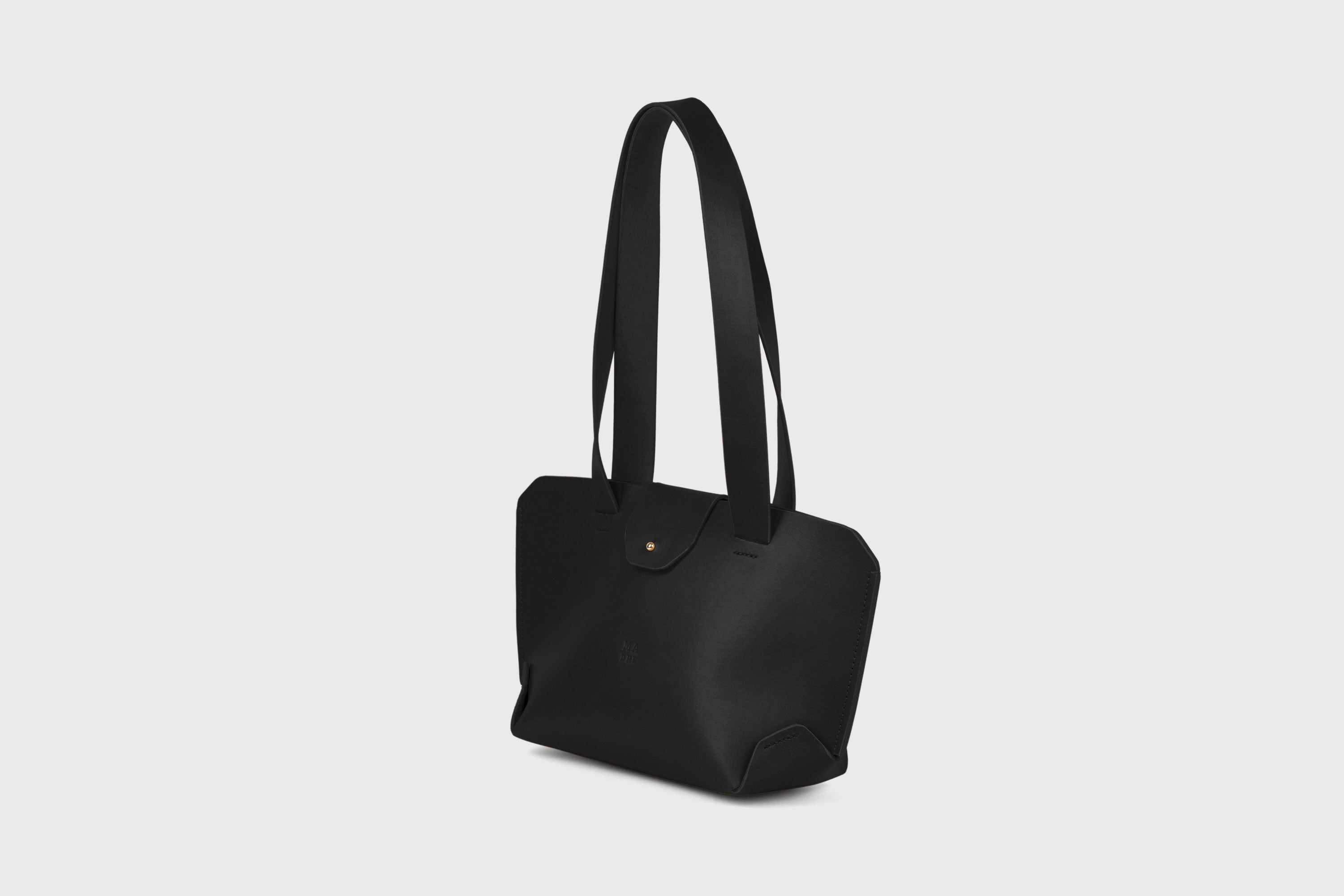 Medium Tote Bag With Flap In Black Colour In Vegetable Tanned Leather Minimalistic Design Atelier Madre Manuel Dreesmann Barcelona Spain