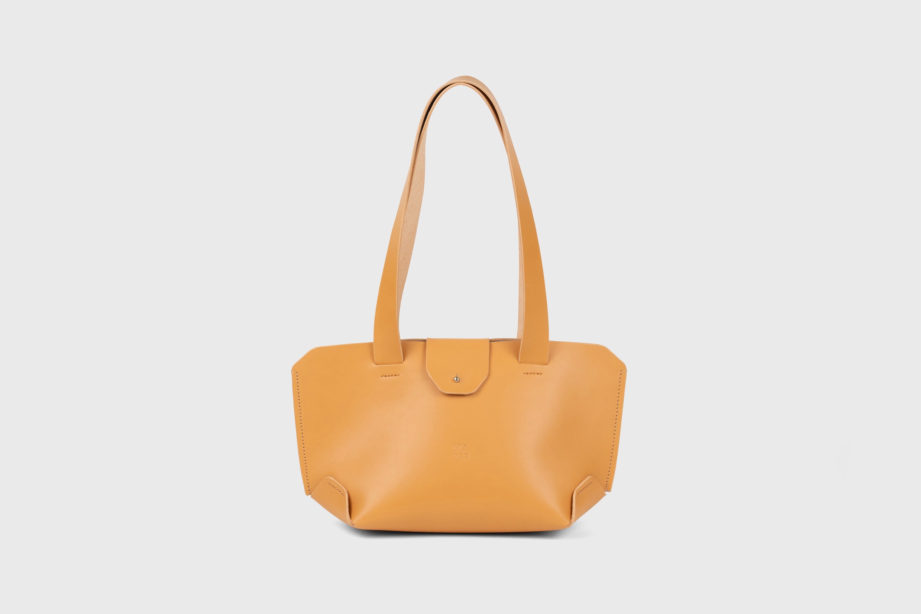 Medium Tote Bag With Flap In Brown Colour In Vegetable Tanned Leather Minimalistic Design Atelier Madre Manuel Dreesmann Barcelona Spain