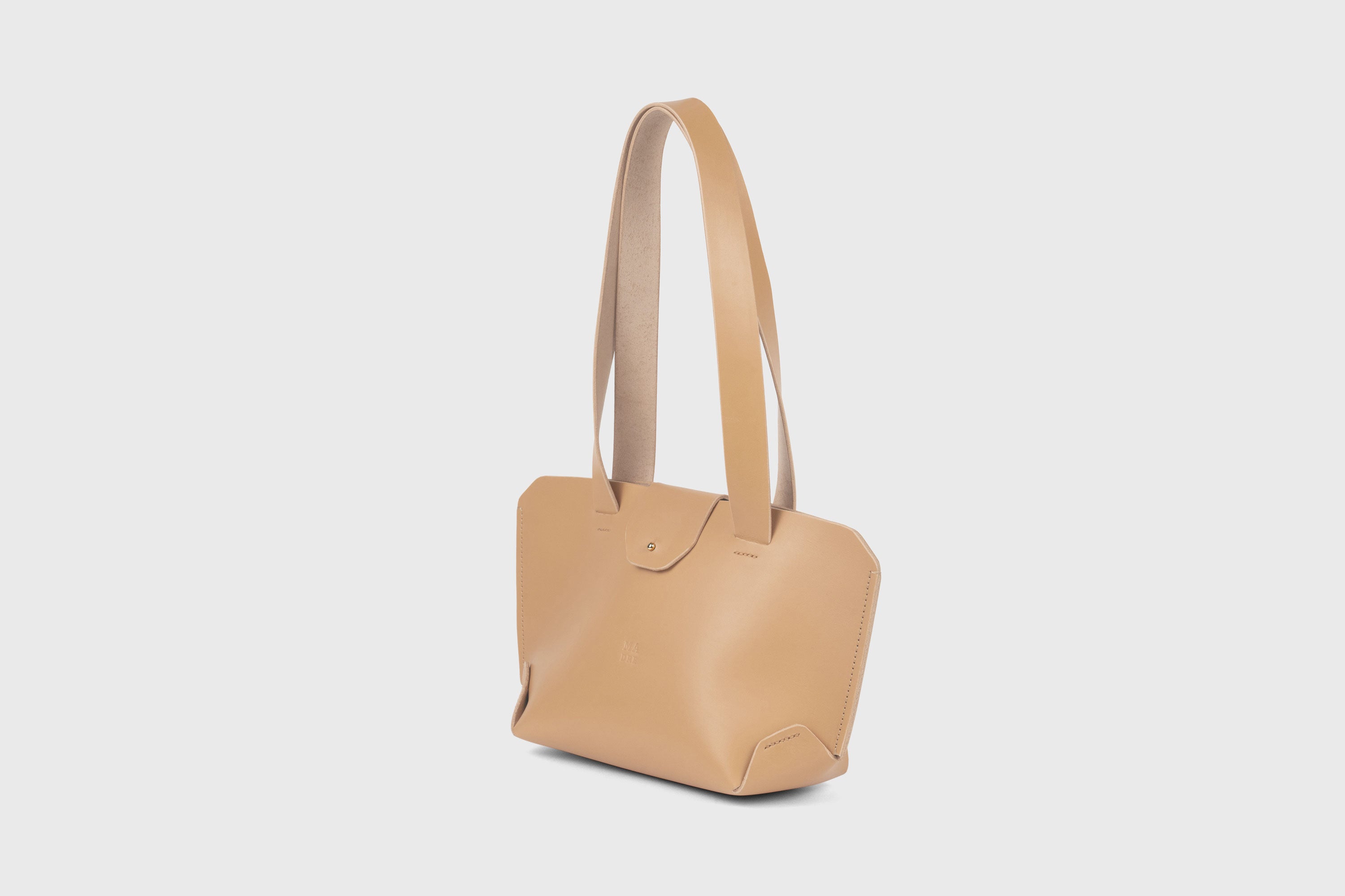 Medium Tote Bag With Flap In Natural Colour In Vegetable Tanned Leather Minimalistic Design Atelier Madre Manuel Dreesmann Barcelona Spain