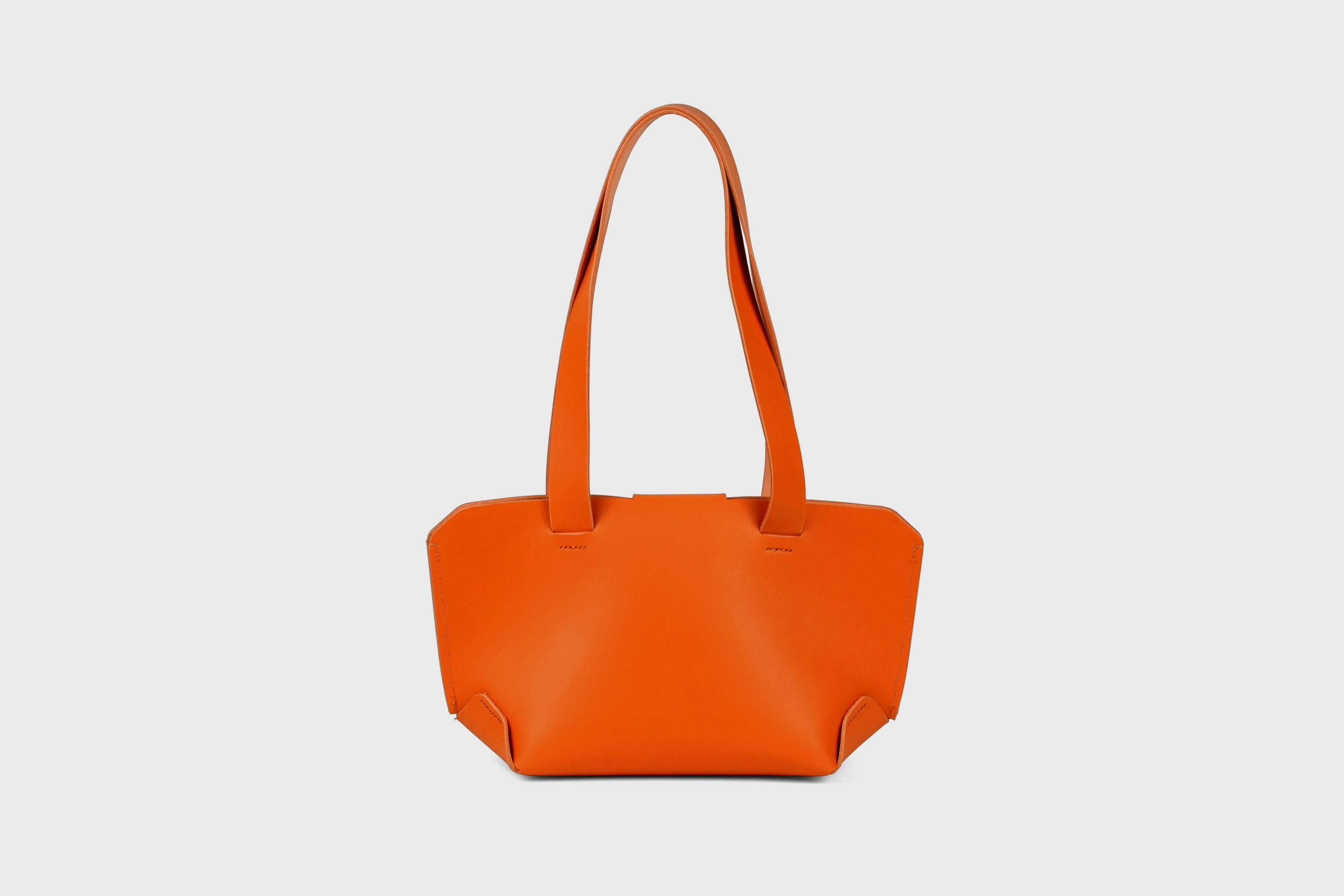 Medium Tote Bag With Flap In Orange In Vegetable Tanned Leather Minimalistic Design Atelier Madre Manuel Dreesmann Barcelona Spain