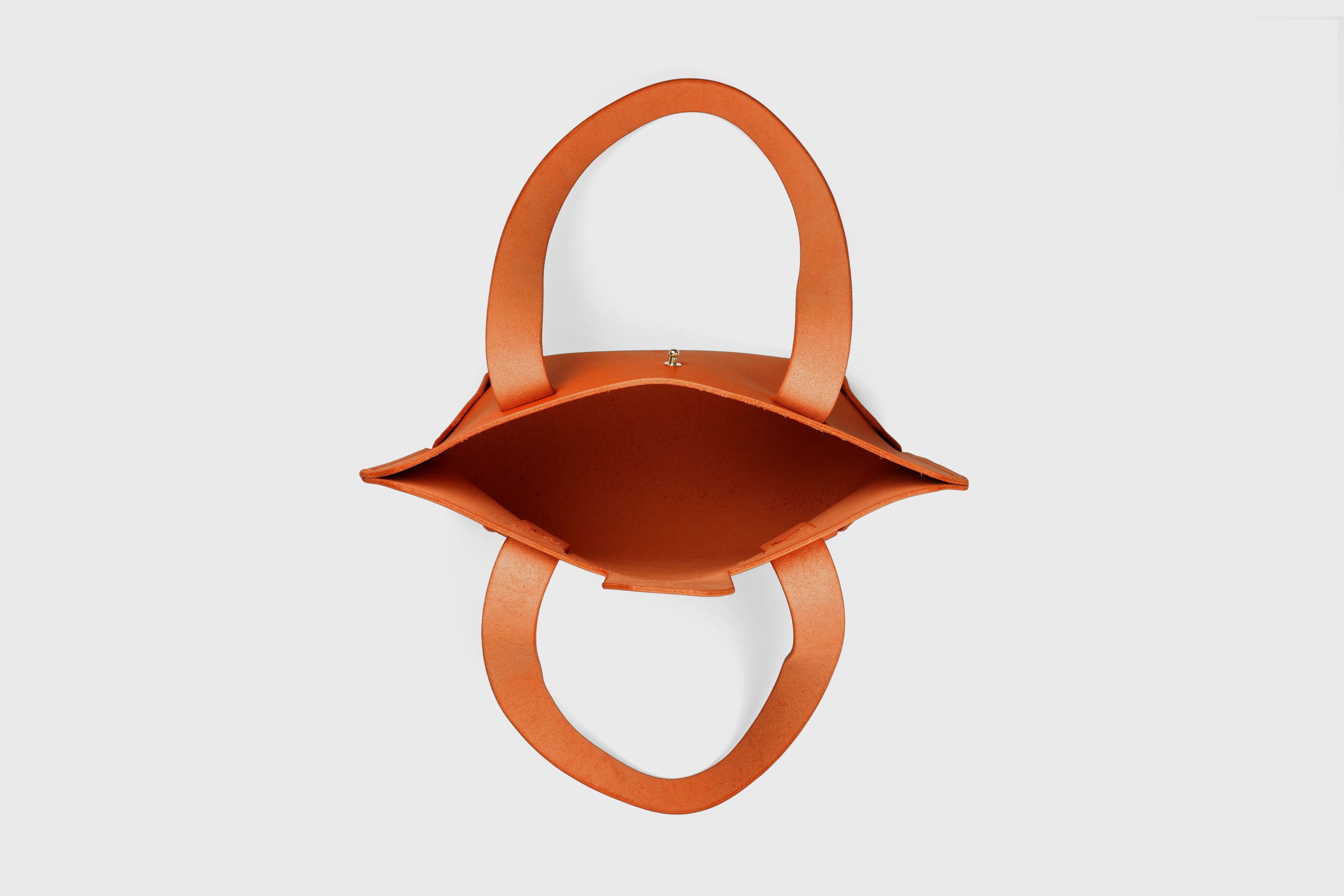 Medium Tote Bag With Flap In Orange In Vegetable Tanned Leather Minimalistic Design Atelier Madre Manuel Dreesmann Barcelona Spain