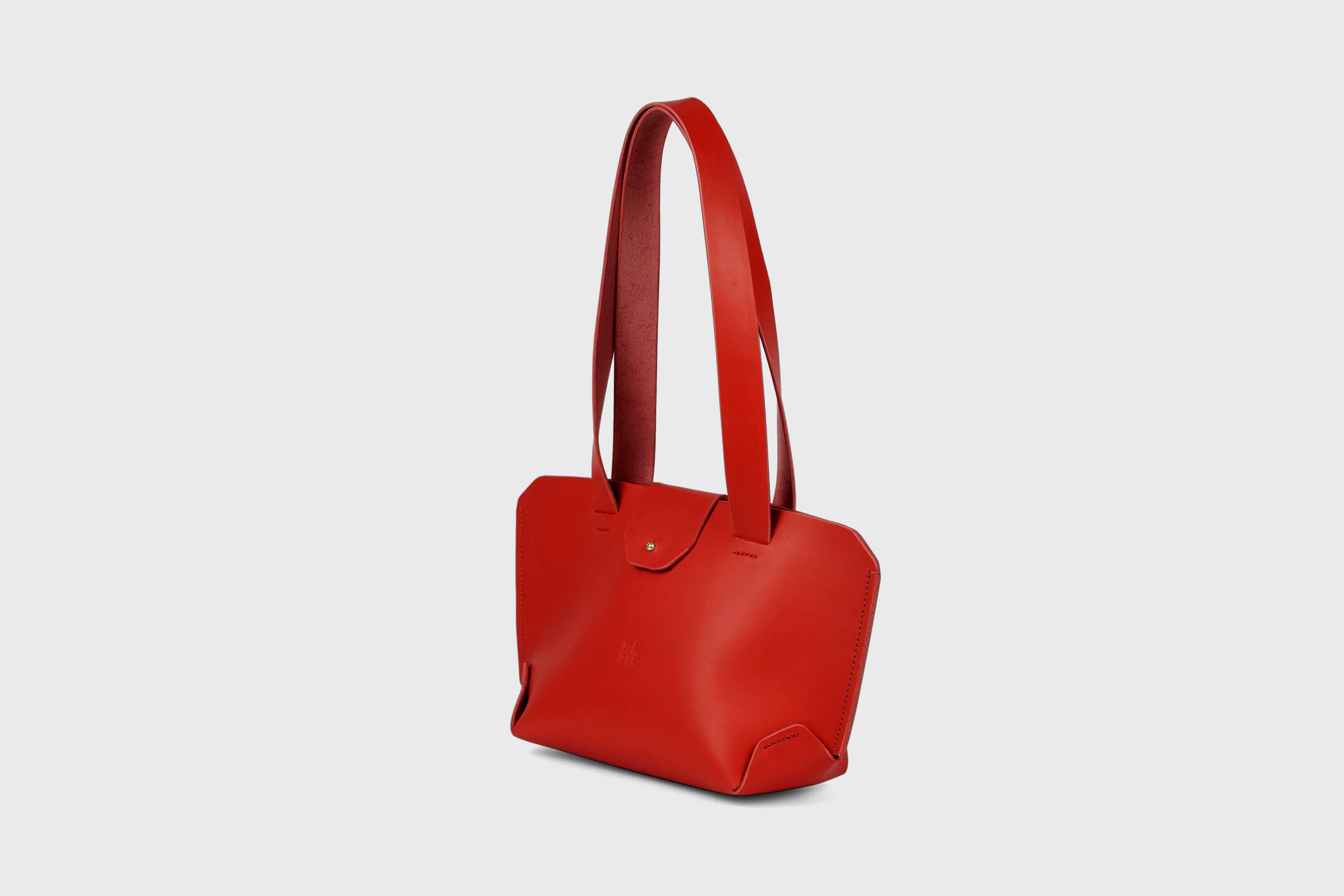 Medium Tote Bag With Flap In Red In Vegetable Tanned Leather Minimalistic Design Atelier Madre Manuel Dreesmann Barcelona Spain