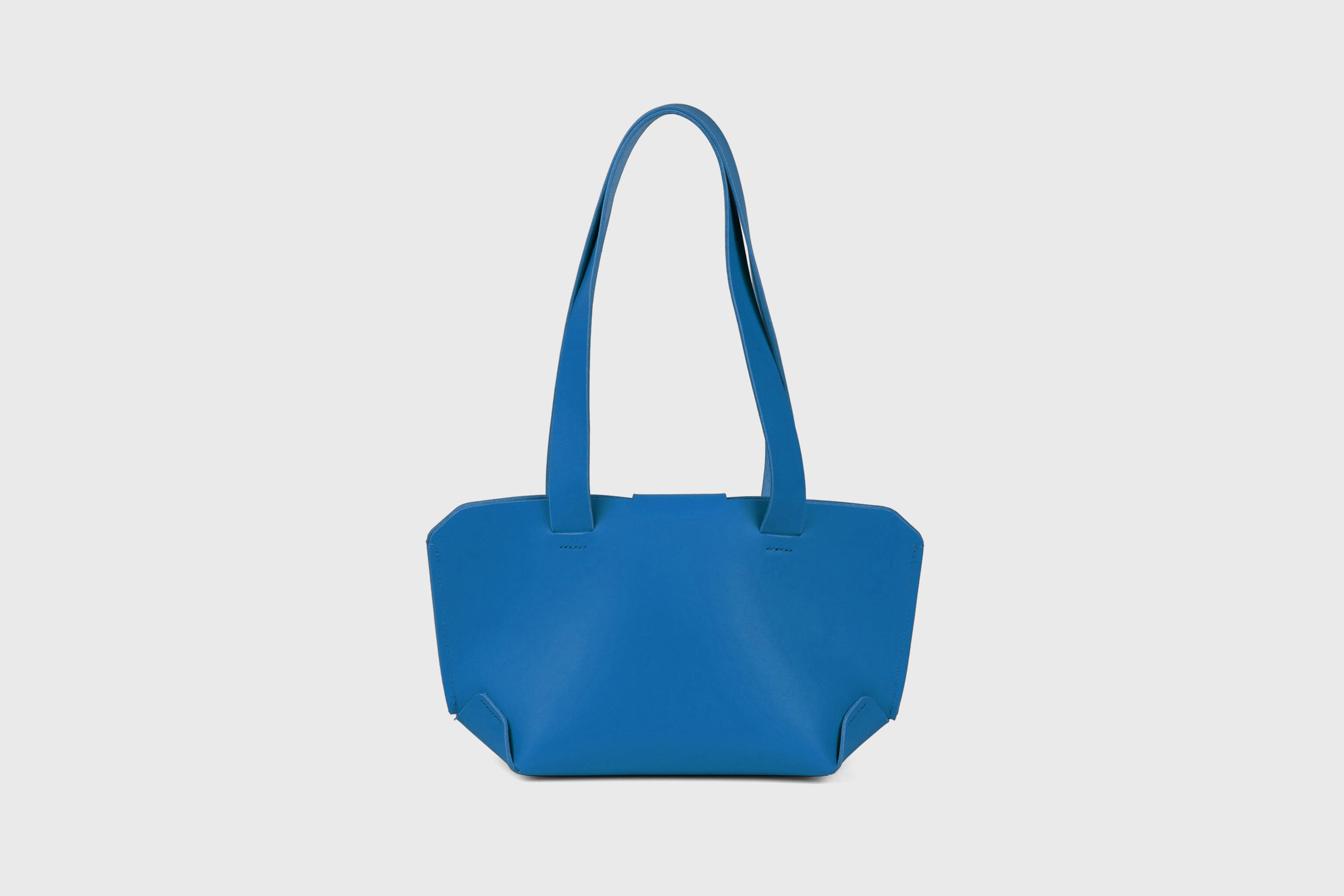 Medium Tote Bag With Flap In Royal Blue In Vegetable Tanned Leather Minimalistic Design Atelier Madre Manuel Dreesmann Barcelona Spain