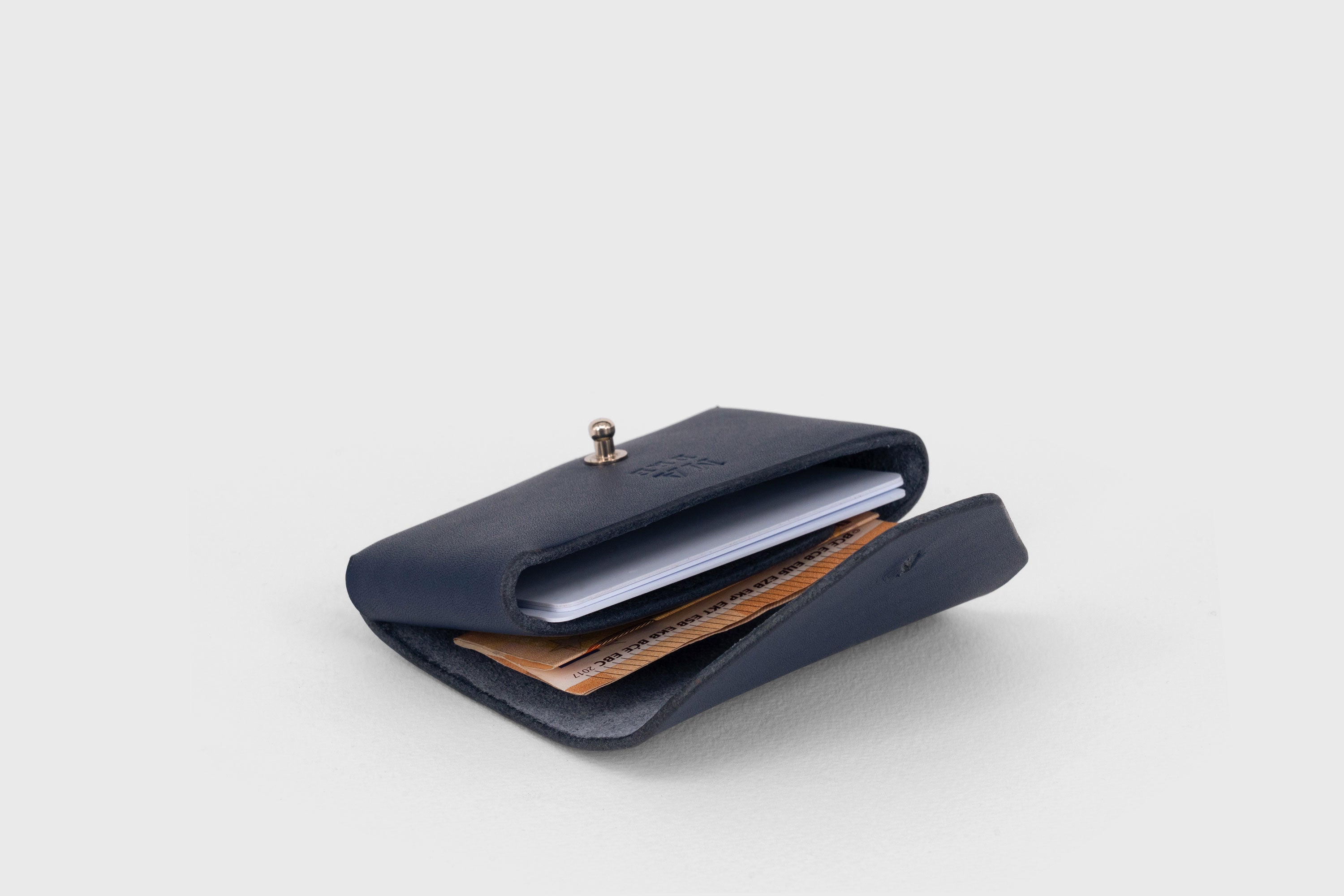 Mini Wallet Leather Marine Blue Color Vegetable Tanned Full Grain Leather Minimalist Modern Design High Quality Premium Handcrafted Quality Atelier Madre Manuel Dreesmann Barcelona Spain
