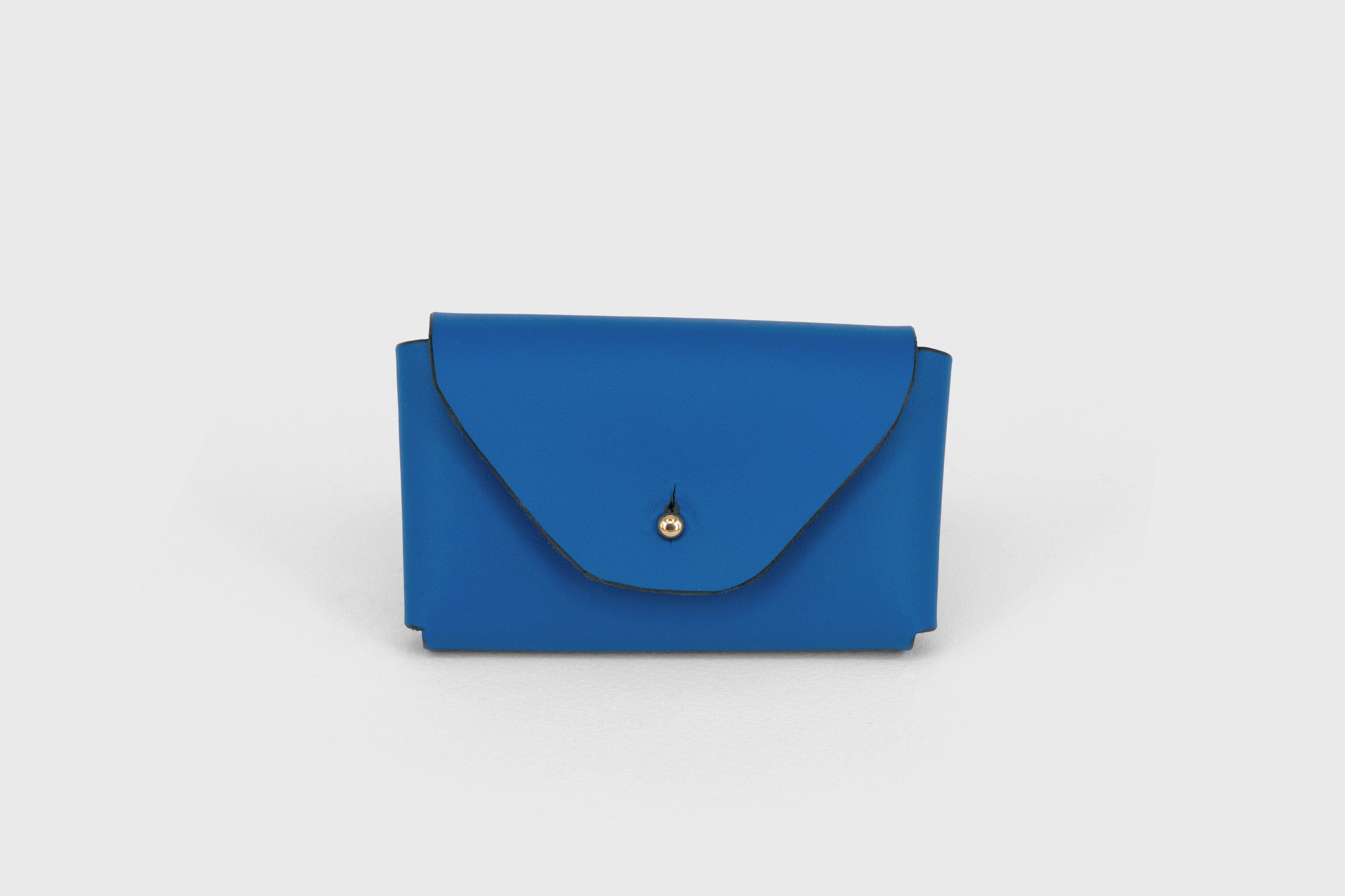 Mini Wallet Leather Royal Blue Color Vegetable Tanned Full Grain Leather Minimalist Modern Design High Quality Premium Handcrafted Quality Atelier Madre Manuel Dreesmann Barcelona Spain