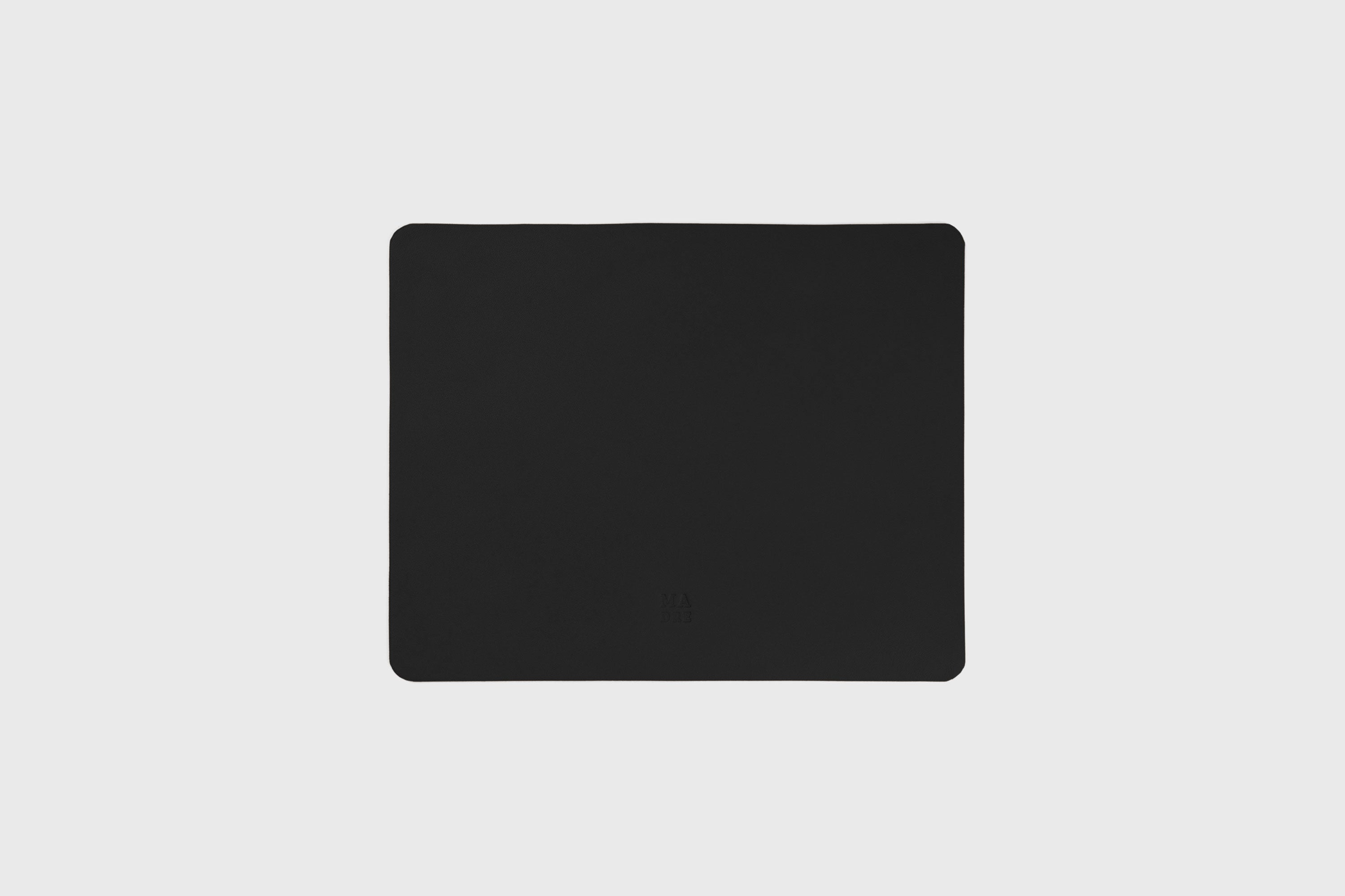 Mouse Pad Small Black Leather Vegetable Tanned Full Grain Leather Minimalistic Modern Design Premium Quality Handmade Performance Atelier Madre Manuel Dreesmann Barcelona Spain