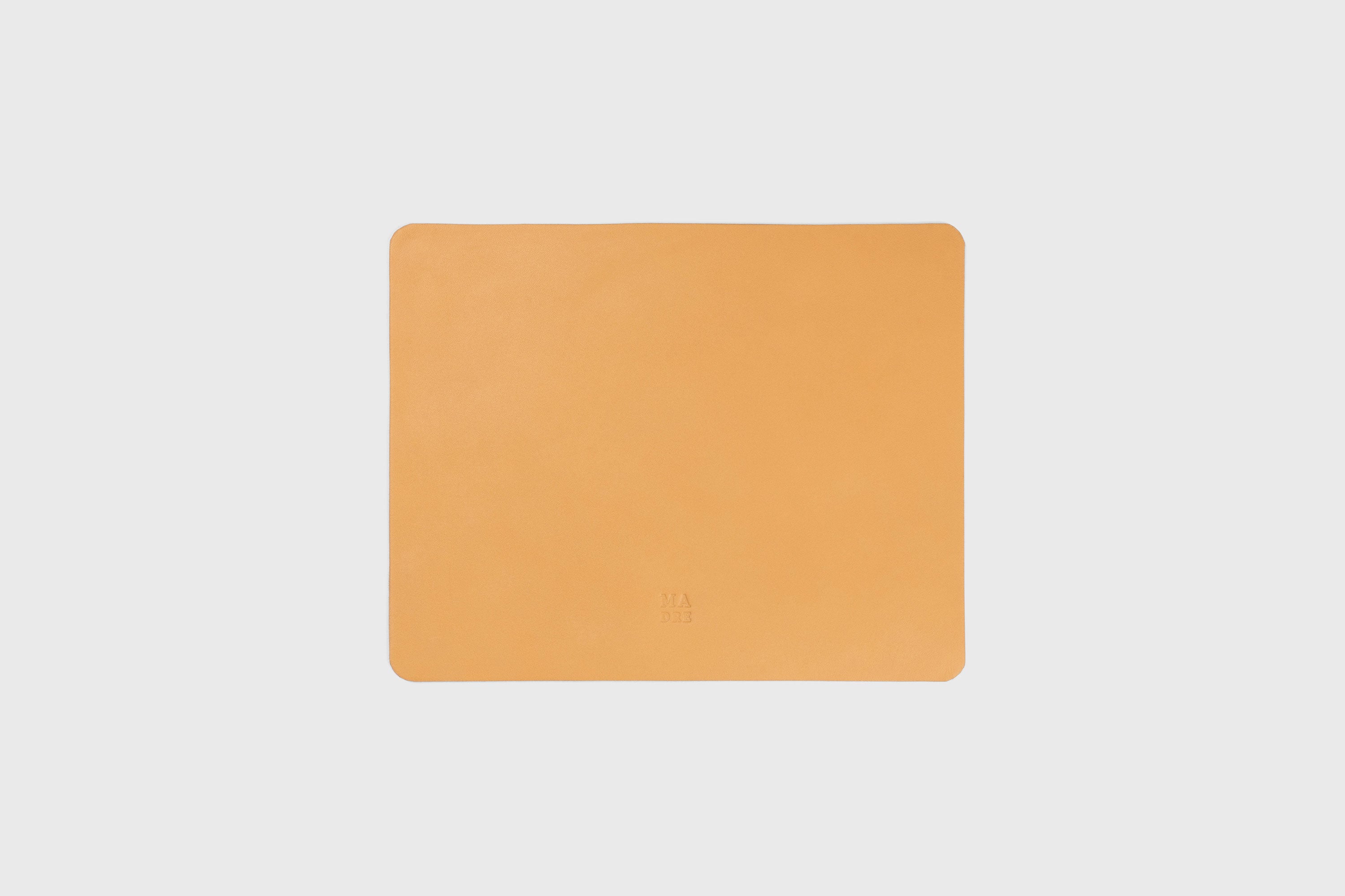 Mouse Pad Small Brown Leather Vegetable Tanned Full Grain Leather Minimalistic Modern Design Premium Quality Handmade Performance Atelier Madre Manuel Dreesmann Barcelona Spain