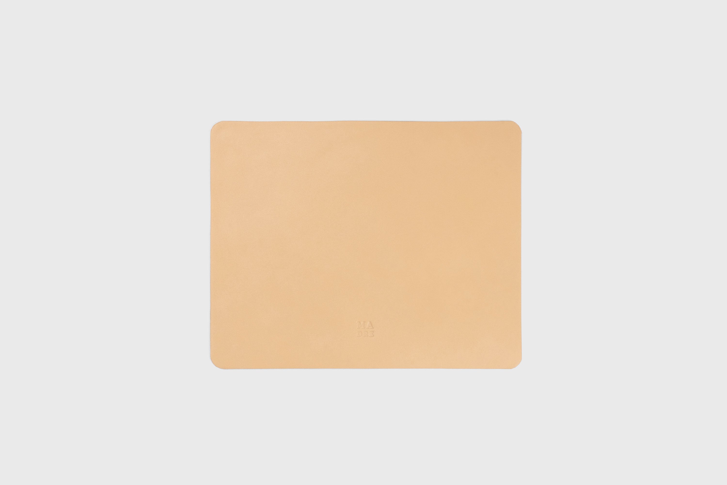 Mouse Pad Small Natural Color Leather Vegetable Tanned Full Grain Leather Minimalistic Modern Design Premium Quality Handmade Performance Atelier Madre Manuel Dreesmann Barcelona Spain