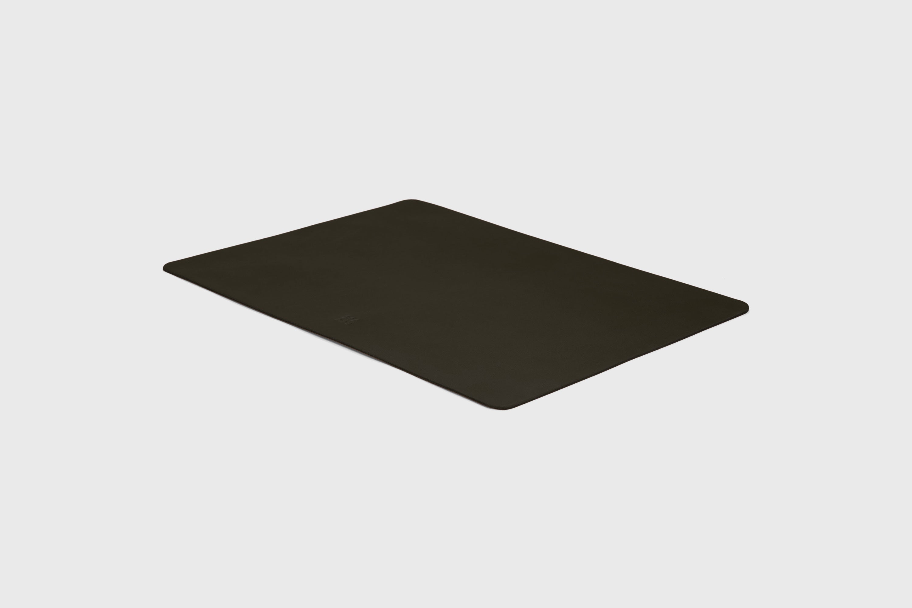Mouse Pad Small Olive Green Color Leather Vegetable Tanned Full Grain Leather Minimalistic Modern Design Premium Quality Handmade Performance Atelier Madre Manuel Dreesmann Barcelona Spain