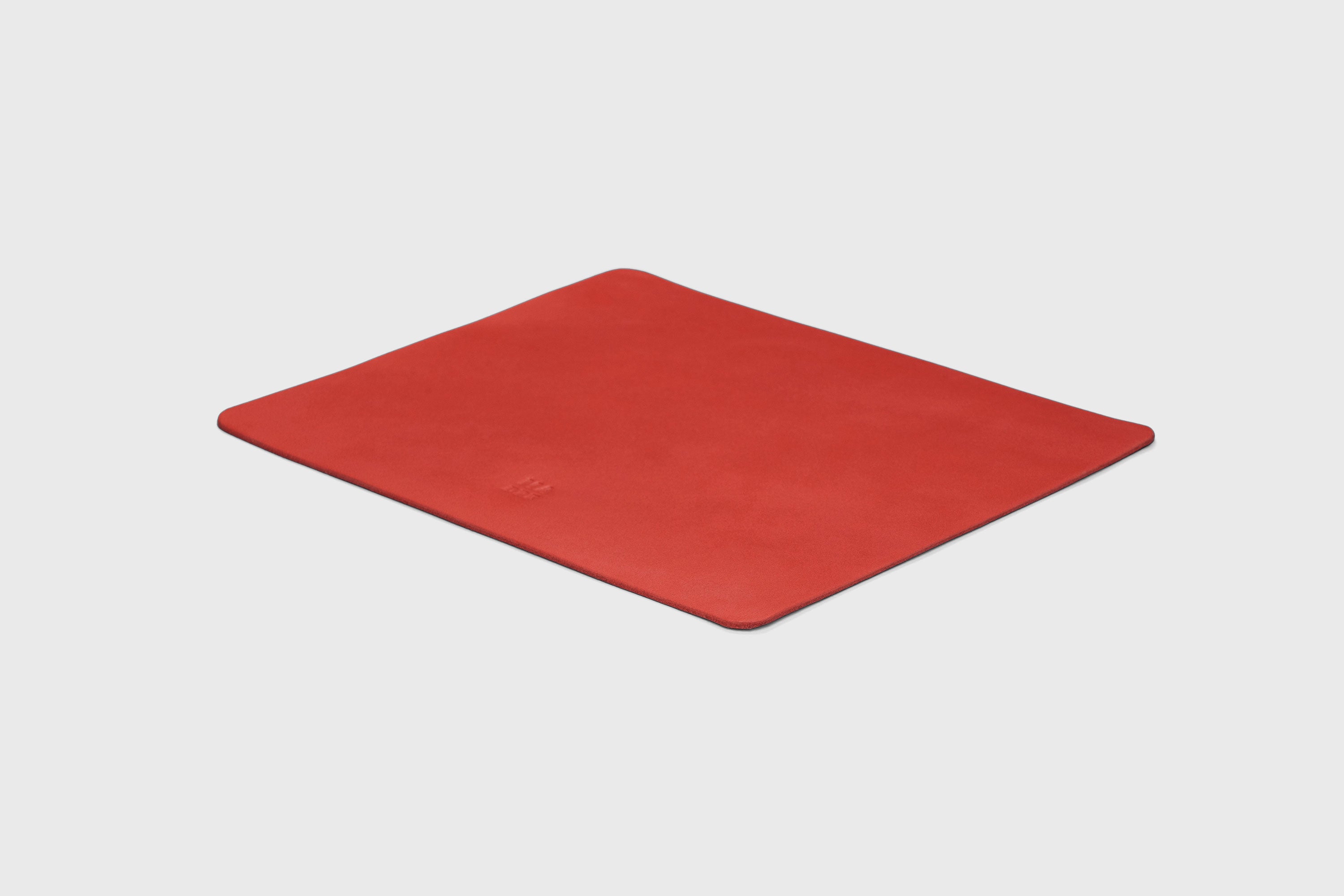 Mouse Pad Big Red Color Leather Vegetable Tanned Full Grain Leather Minimalistic Modern Design Premium Quality Handmade Performance Atelier Madre Manuel Dreesmann Barcelona Spain
