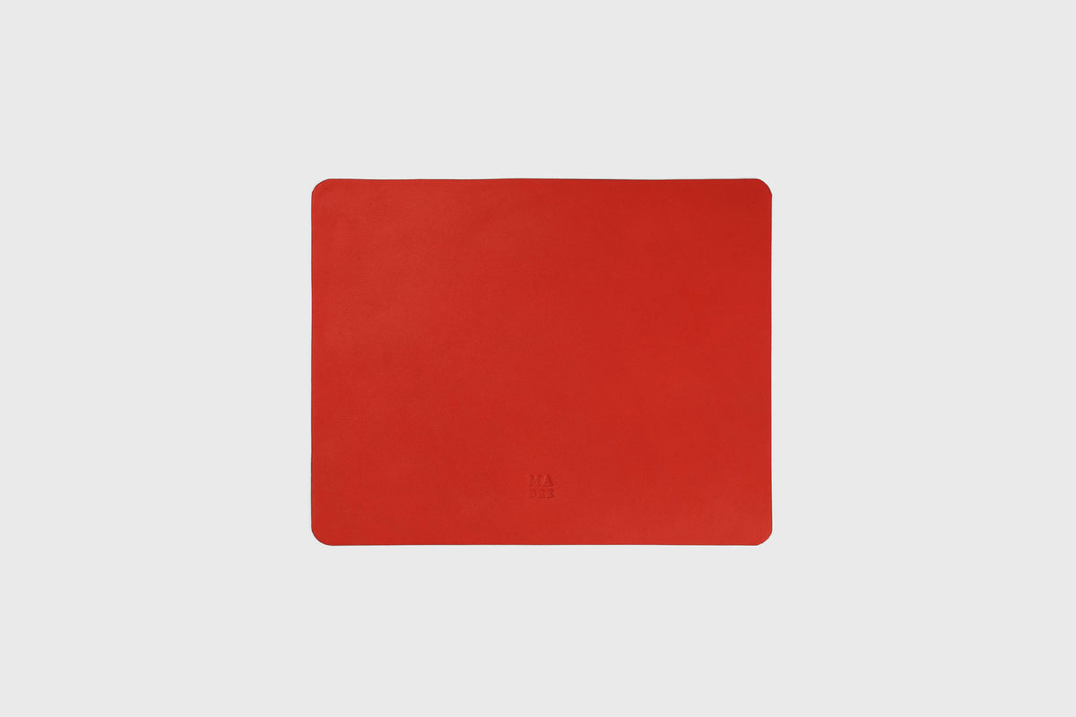 Mousepad Leather Small Red Color Minimalist Personalized Modern Design Portable Flexible Premium Luxury Quality Office Atelier Madre Manuel Dreesmann Barcelona Spain 1