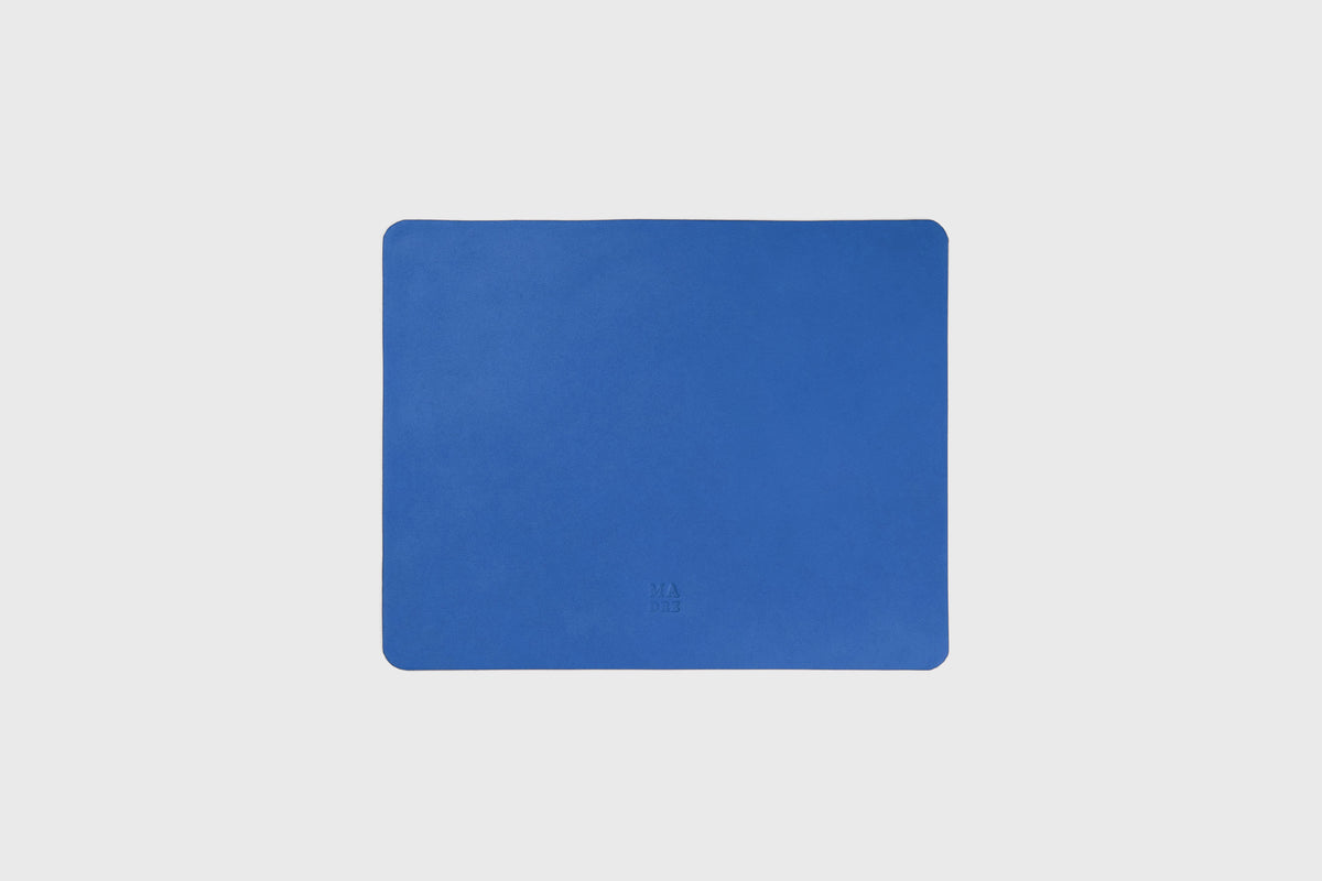 Mousepad Leather Small Royal Blue Color Minimalist Personalized Modern Design Portable Flexible Premium Luxury Quality Office Atelier Madre Manuel Dreesmann Barcelona Spain 1