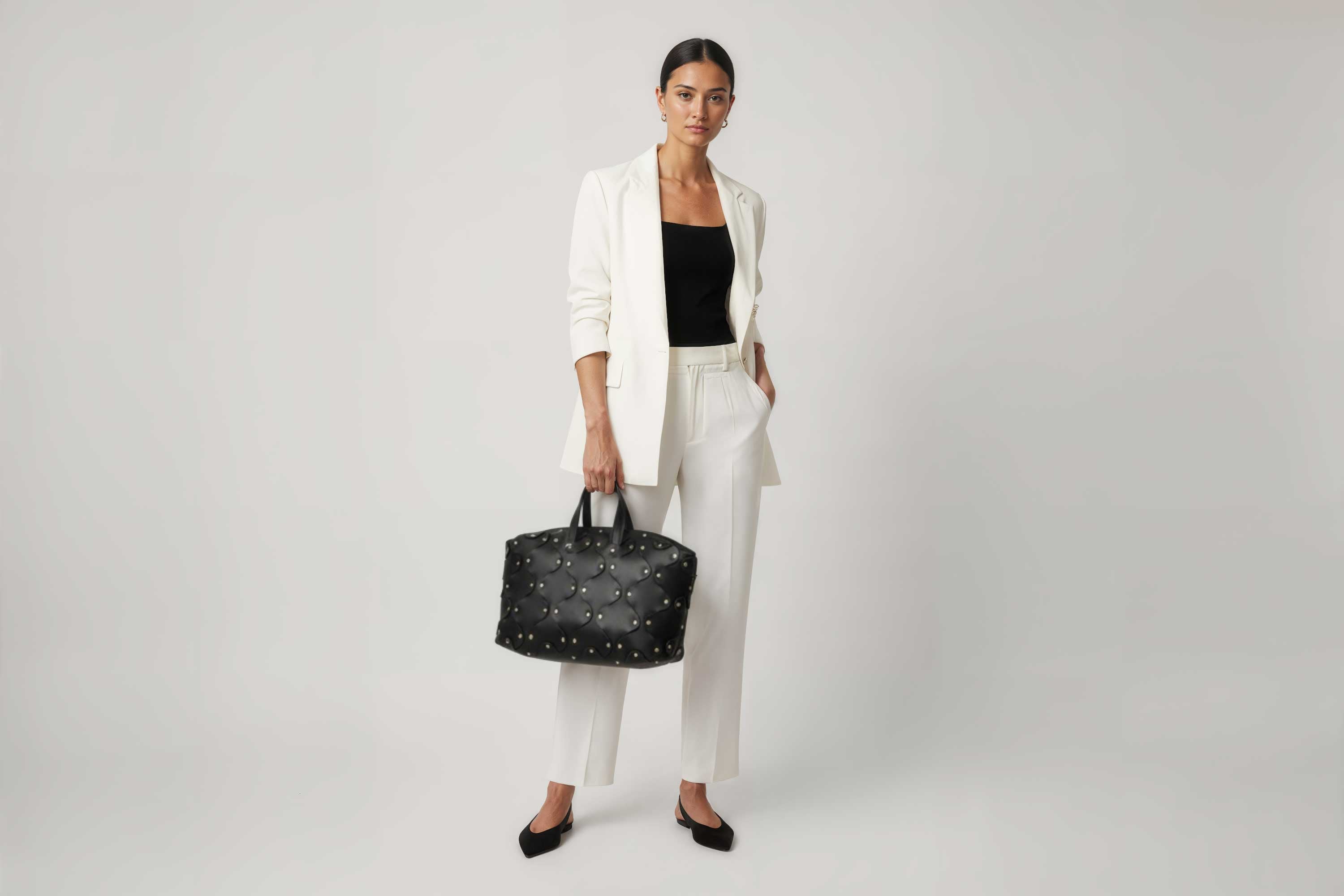 Nauto Leather Bag Black Color Vegetable Tanned Full Grain Spain Brass Rivets Design Minimalist Modern Big Travel Zipper Office Handbag Atelier Madre Manuel Dreesmann Barcelona