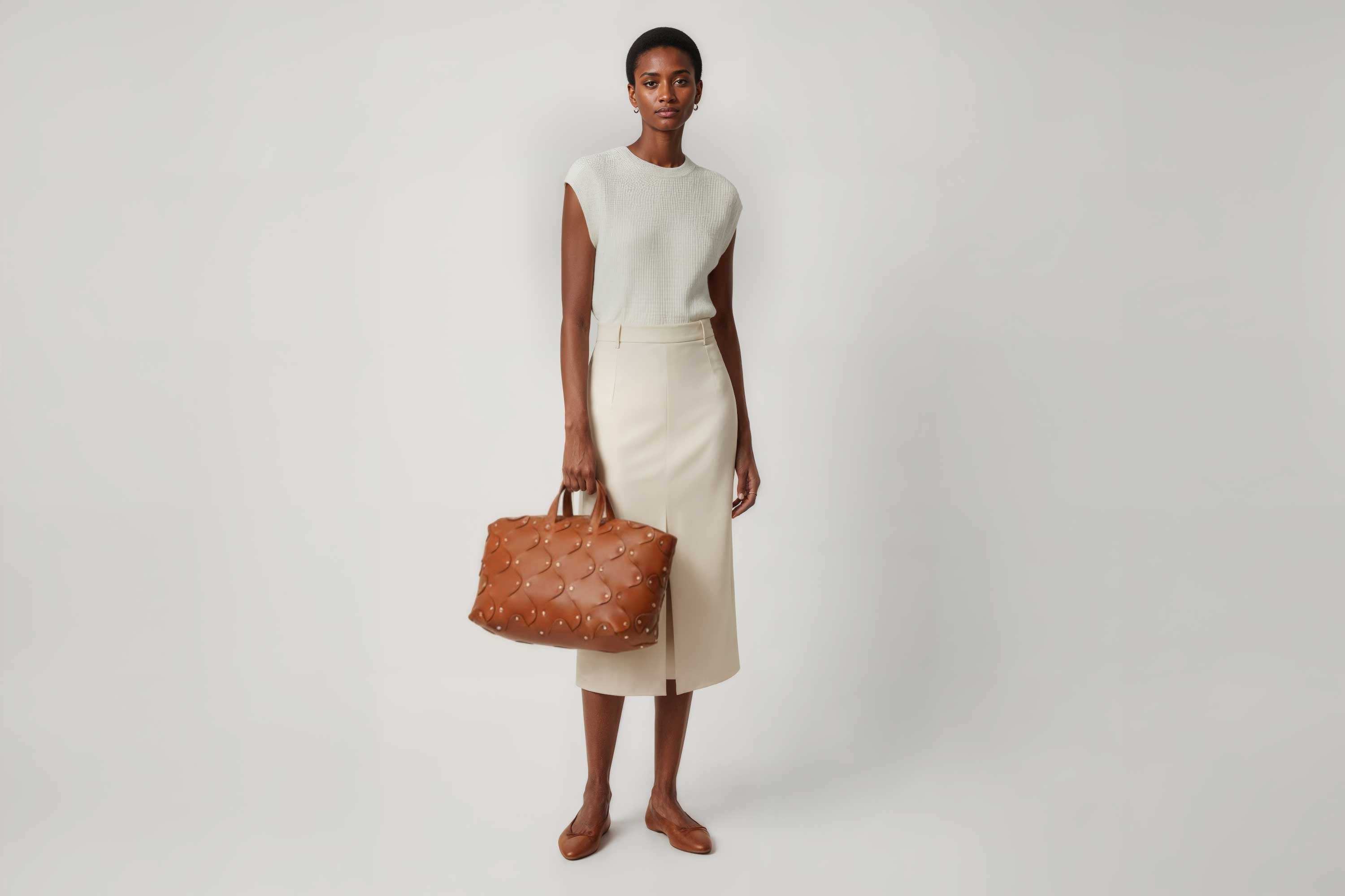 Nauto Leather Bag Dark Brown Color Vegetable Tanned Full Grain Spain Brass Rivets Design Minimalist Modern Big Travel Zipper Office Handbag Atelier Madre Manuel Dreesmann Barcelona