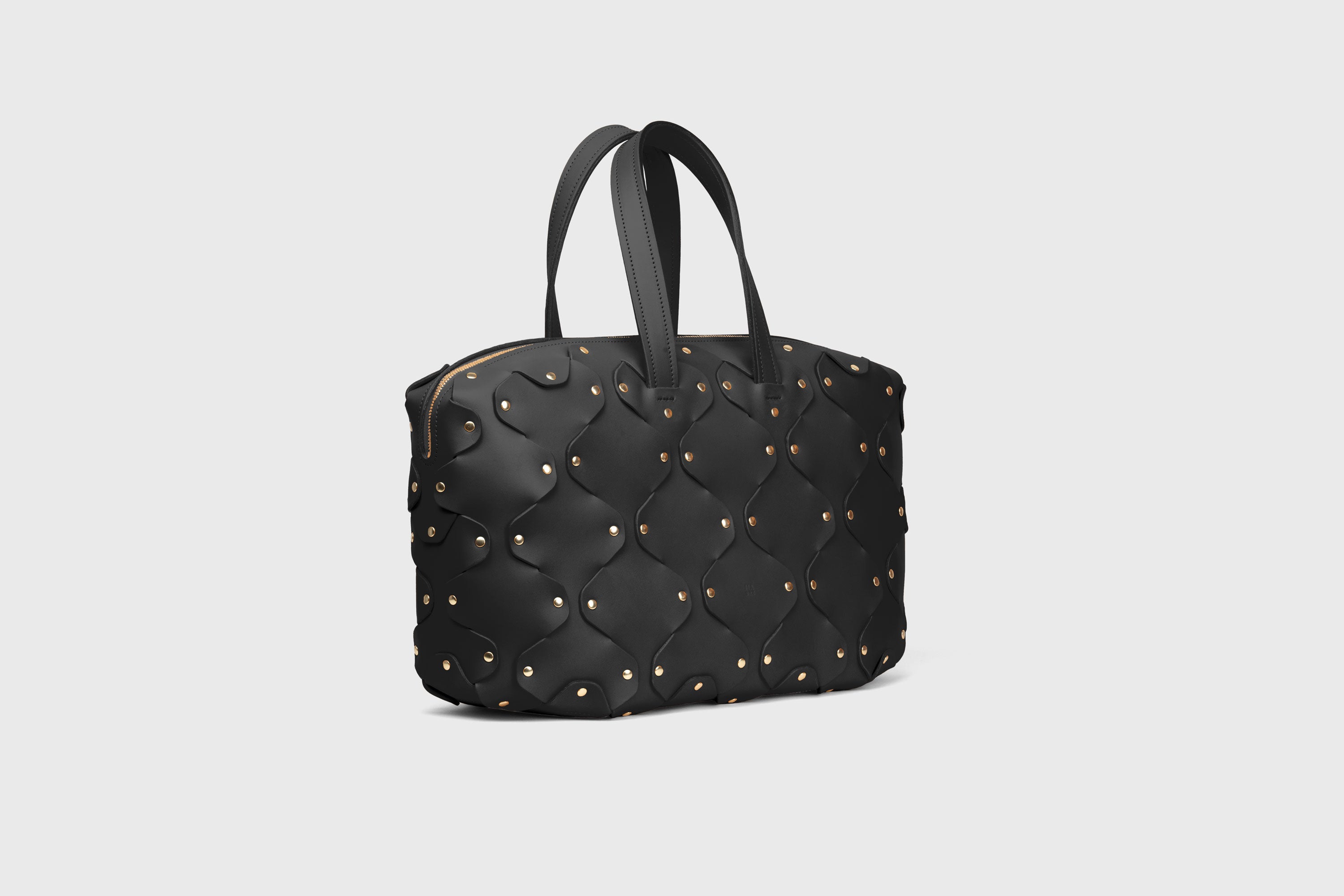 Nauto Leather Bag Black Color Vegetable Tanned Full Grain Spain Brass Rivets Design Minimalist Modern Big Travel Zipper Office Handbag Atelier Madre Manuel Dreesmann Barcelona