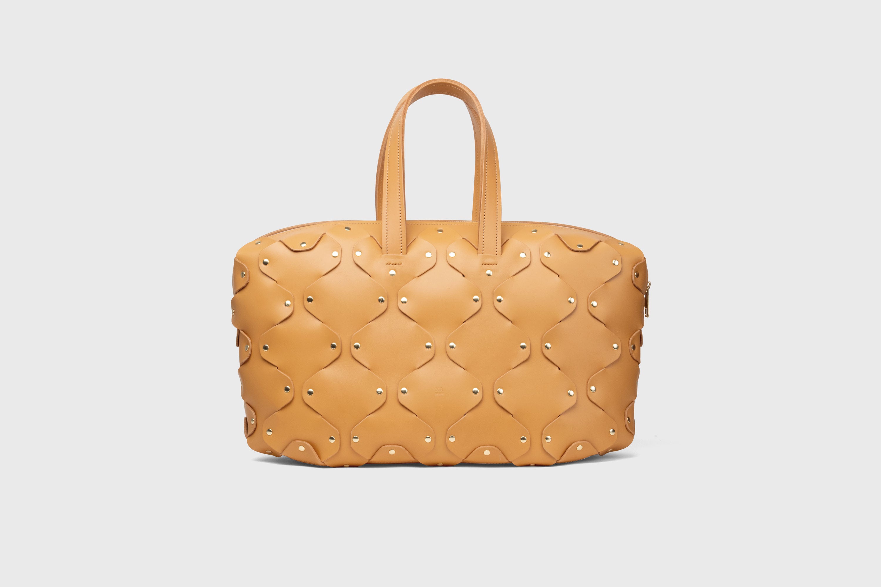 Nauto Leather Bag Brown Color Vegetable Tanned Full Grain Spain Brass Rivets Design Minimalist Modern Big Travel Zipper Office Handbag Atelier Madre Manuel Dreesmann Barcelona