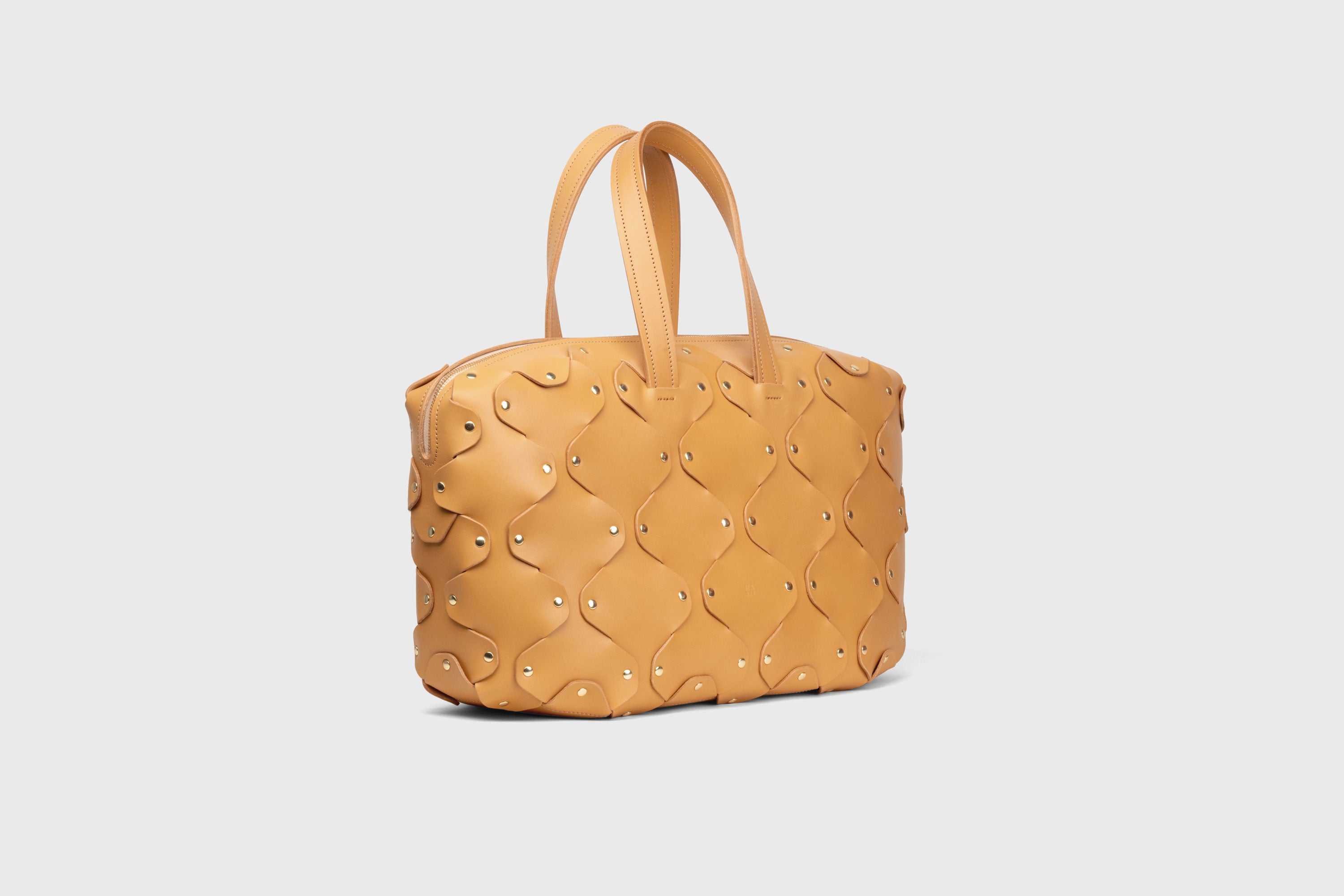 Nauto Leather Bag Brown Color Vegetable Tanned Full Grain Spain Brass Rivets Design Minimalist Modern Big Travel Zipper Office Handbag Atelier Madre Manuel Dreesmann Barcelona