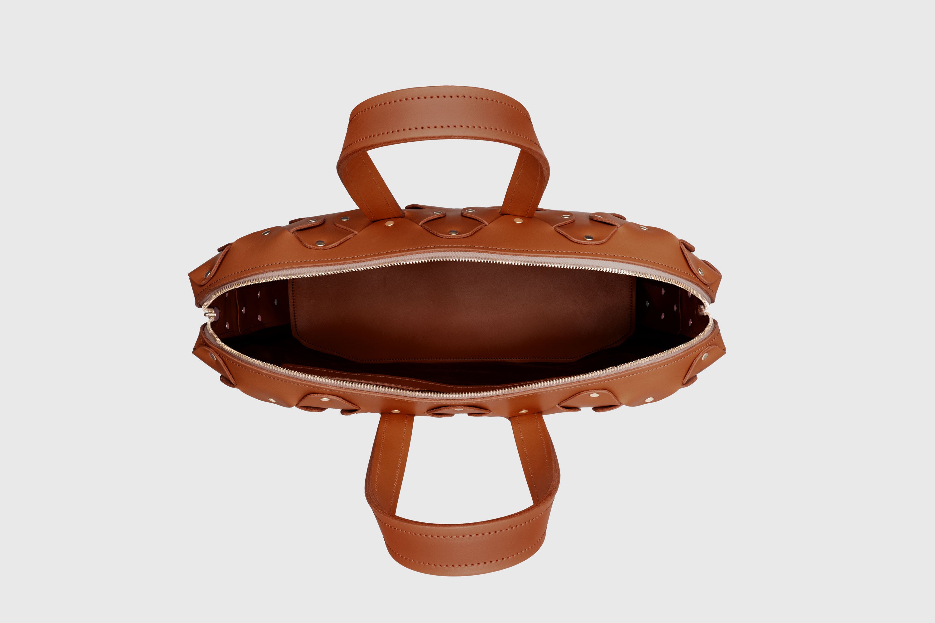 Nauto Leather Bag Dark Brown Color Vegetable Tanned Full Grain Spain Brass Rivets Design Minimalist Modern Big Travel Zipper Office Handbag Atelier Madre Manuel Dreesmann Barcelona