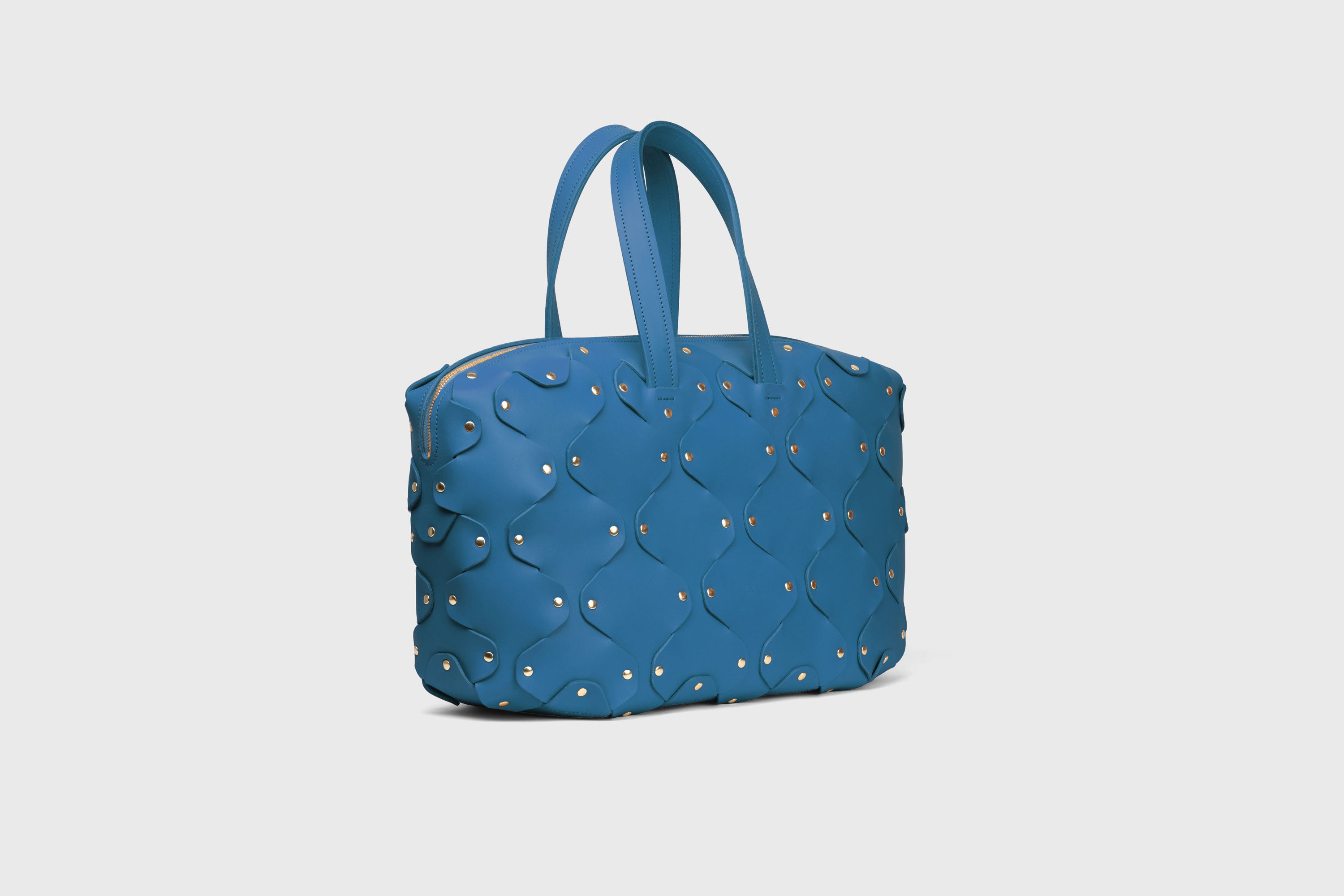 Nauto Leather Bag Royal Blue Color Vegetable Tanned Full Grain Spain Brass Rivets Design Minimalist Modern Big Travel Zipper Office Handbag Atelier Madre Manuel Dreesmann Barcelona