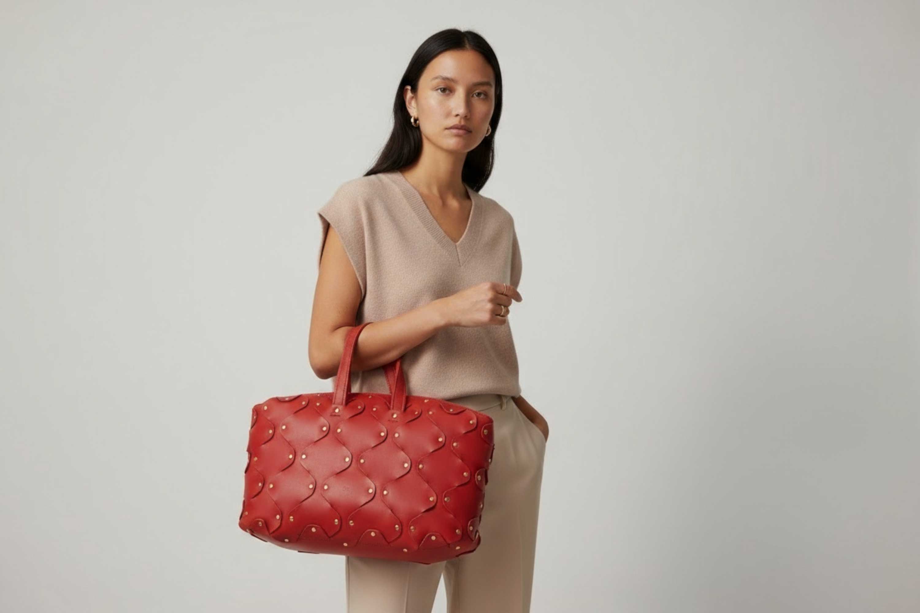 Nauto Leather Red Color Vegetable Tanned Full Grain Spain Brass Rivets Design Minimalist Modern Big Travel Zipper Office Handbag Atelier Madre Manuel Dreesmann Barcelona