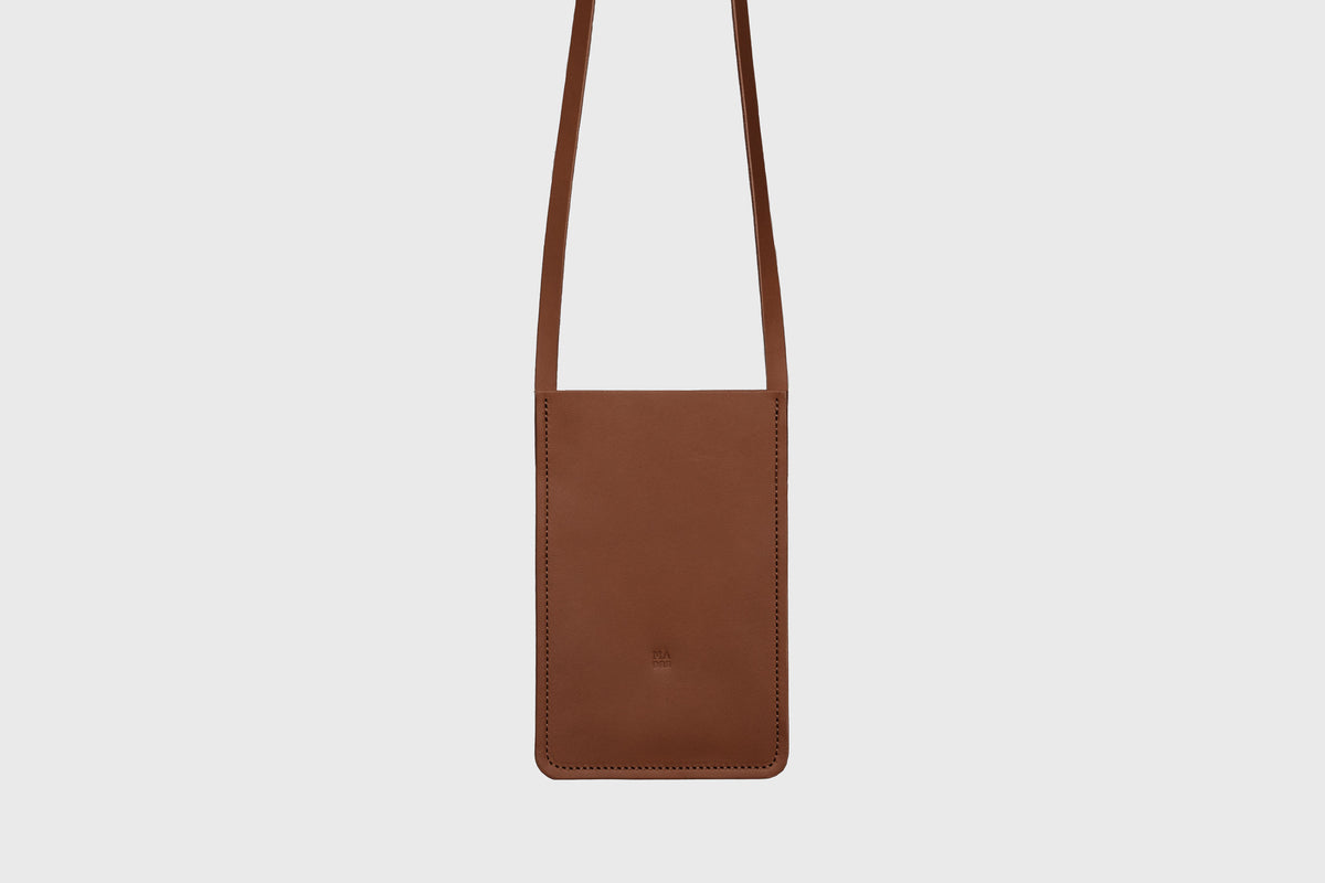 Neck Pouch Leather Dark Brown Color Minimalistic Design Atelier Madre Manuel Dreesmann Barcelona Spain 1