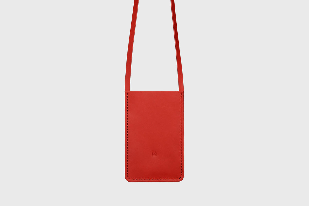 Neck Pouch Leather Red Color Minimalistic Design Atelier Madre Manuel Dreesmann Barcelona Spain 1