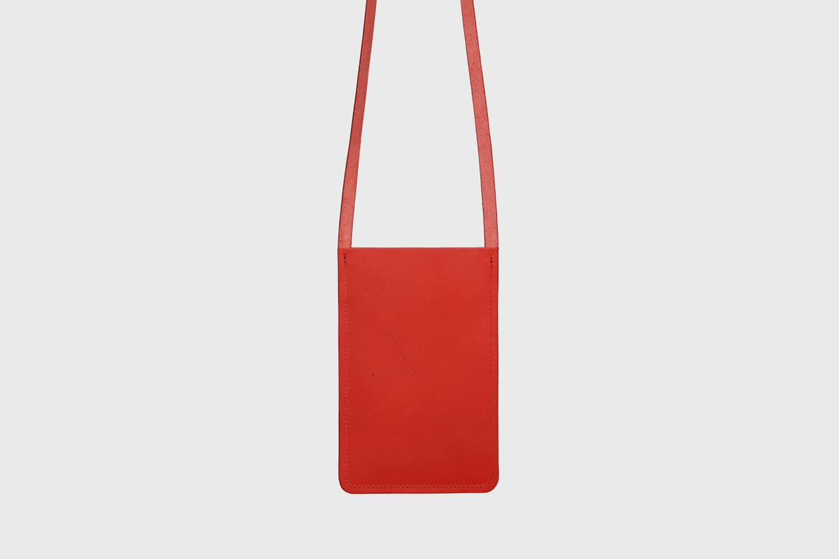 Neck Pouch Leather Red Color Minimalistic Design Atelier Madre Manuel Dreesmann Barcelona Spain 2