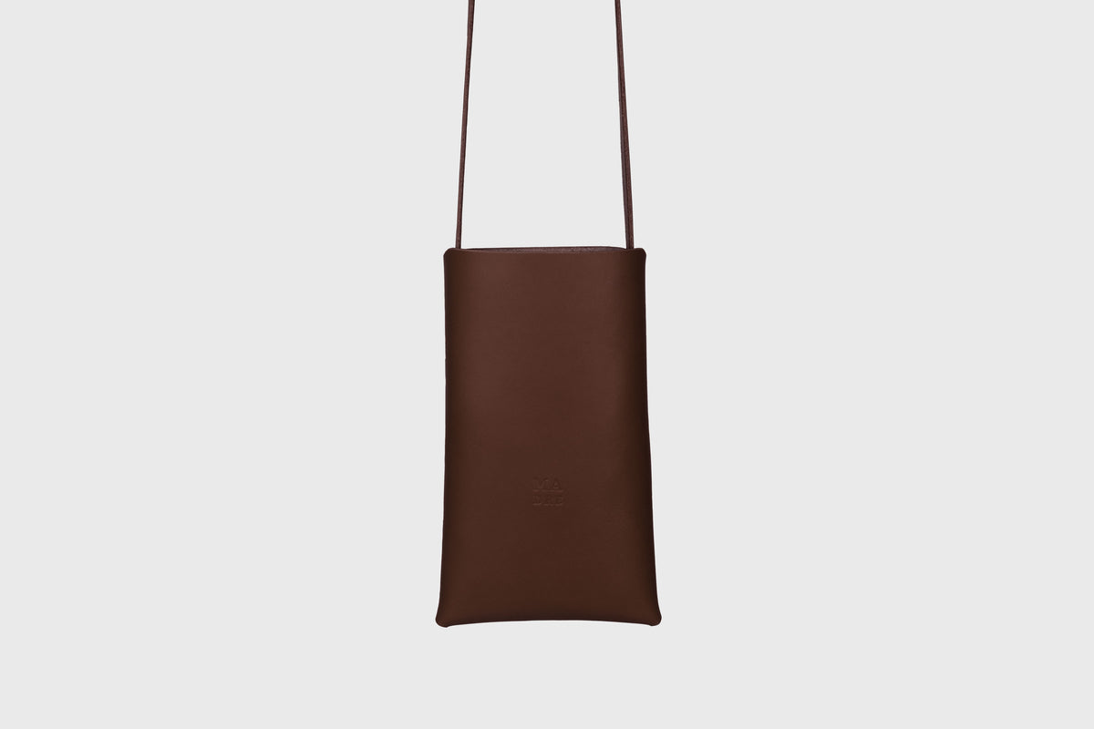 Neck Pouch Wide Chocolate Brown Leather Atelier Madre Manuel Dreesmann Barcelona Spain 1