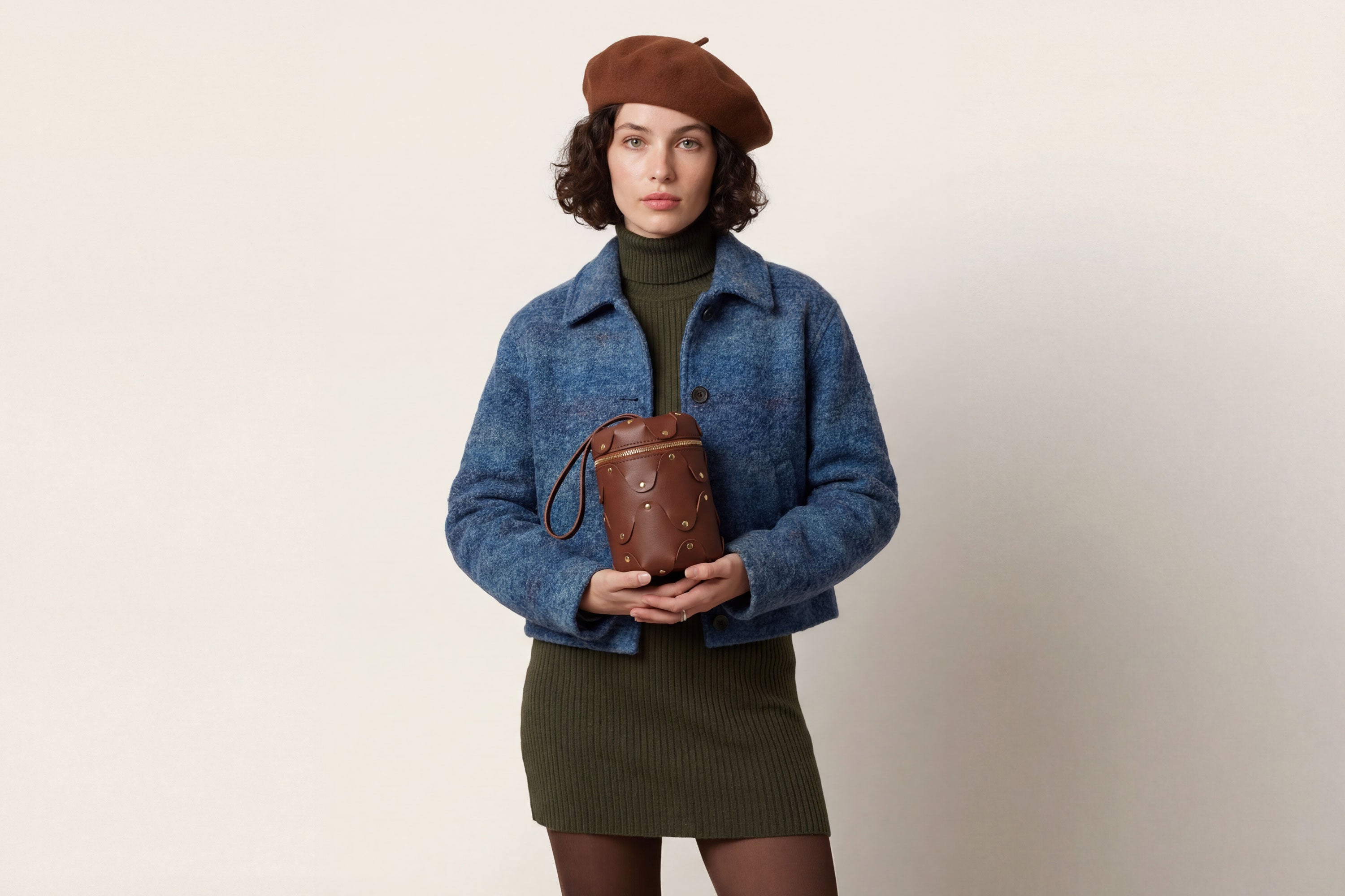 Nema Leather Bag Dark Brown Color On A Woman Model Vegetable Tanned Full Grain Spain Brass Rivets Premium Design Minimalist Modern Cylinder Circle Round Zipper Pouch Handbag  Atelier Madre Manuel Dreesmann Barcelona