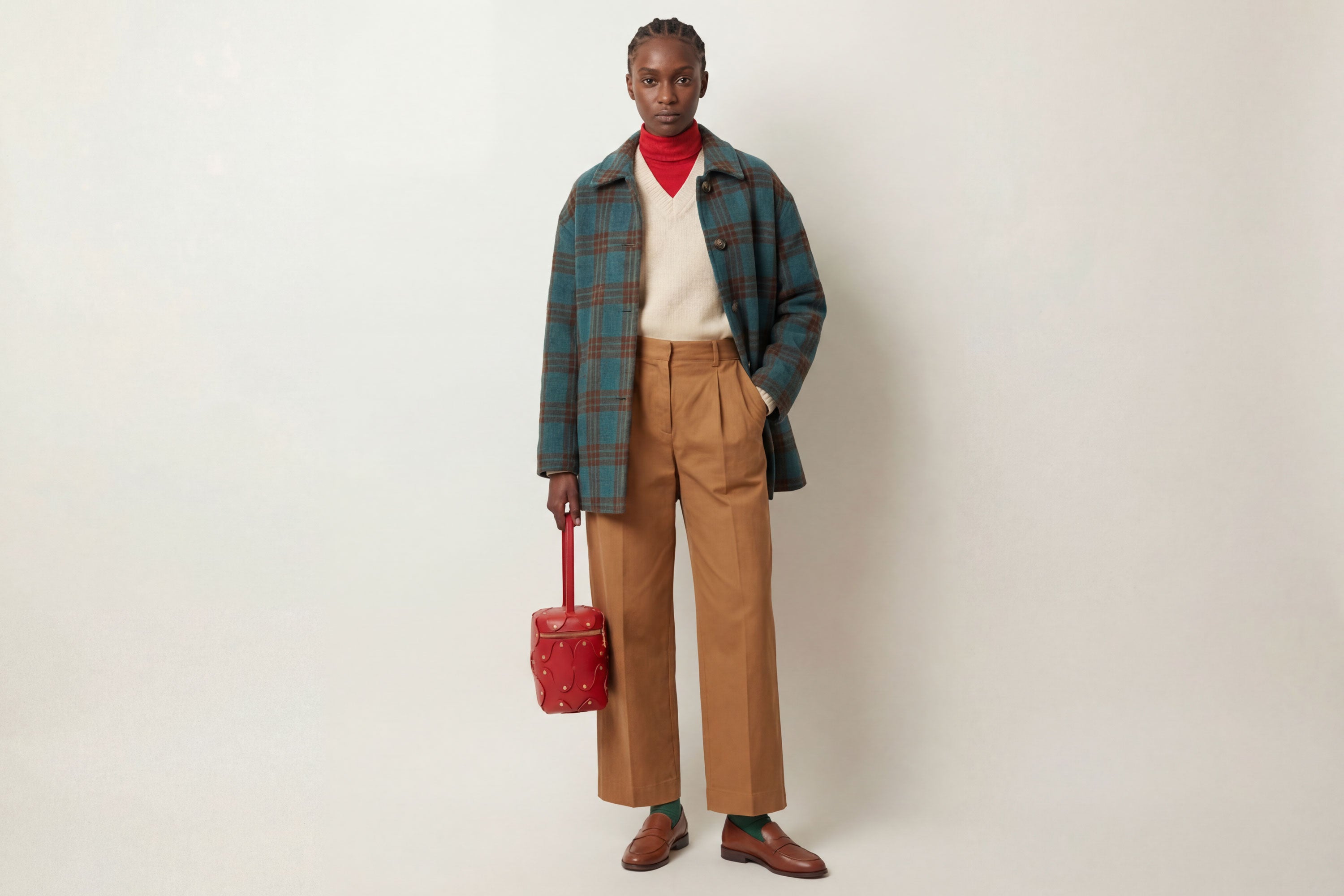 Nema Leather Bag Red Color On A Woman Model Vegetable Tanned Full Grain Spain Brass Rivets Premium Design Minimalist Modern Cylinder Circle Round Zipper Pouch Handbag  Atelier Madre Manuel Dreesmann Barcelona