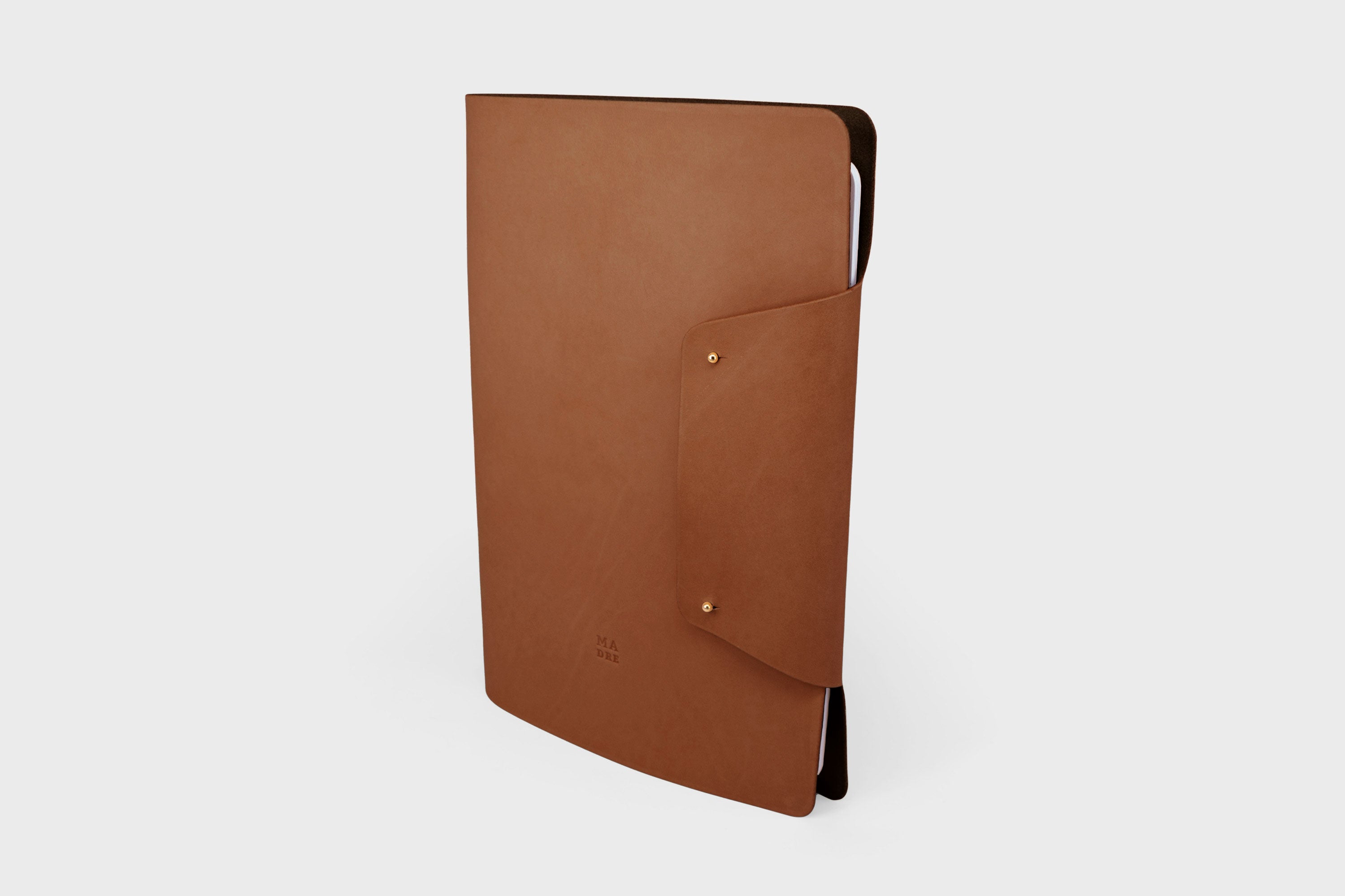 Notebook A4 Journal Leather Dark Brown Color Vachetta Notebook Sketchbook Refillable Modern Minimalist Design Premium Quality Handmade Full Grain Vegetable Tanned Atelier Madre Manuel Dreesmann Barcelona