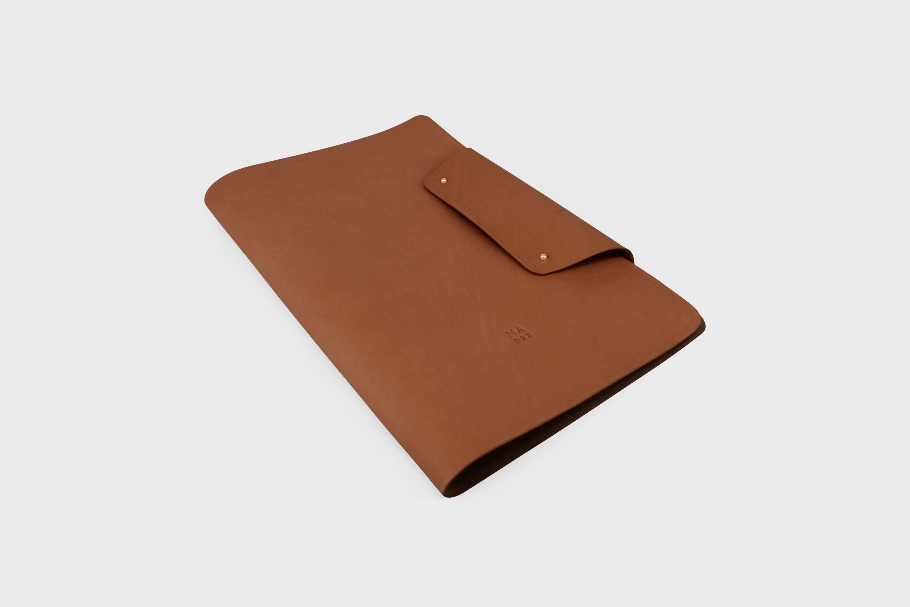 Notebook A4 Journal Leather Dark Brown Color Vachetta Notebook Sketchbook Refillable Modern Minimalist Design Premium Quality Handmade Full Grain Vegetable Tanned Atelier Madre Manuel Dreesmann Barcelona